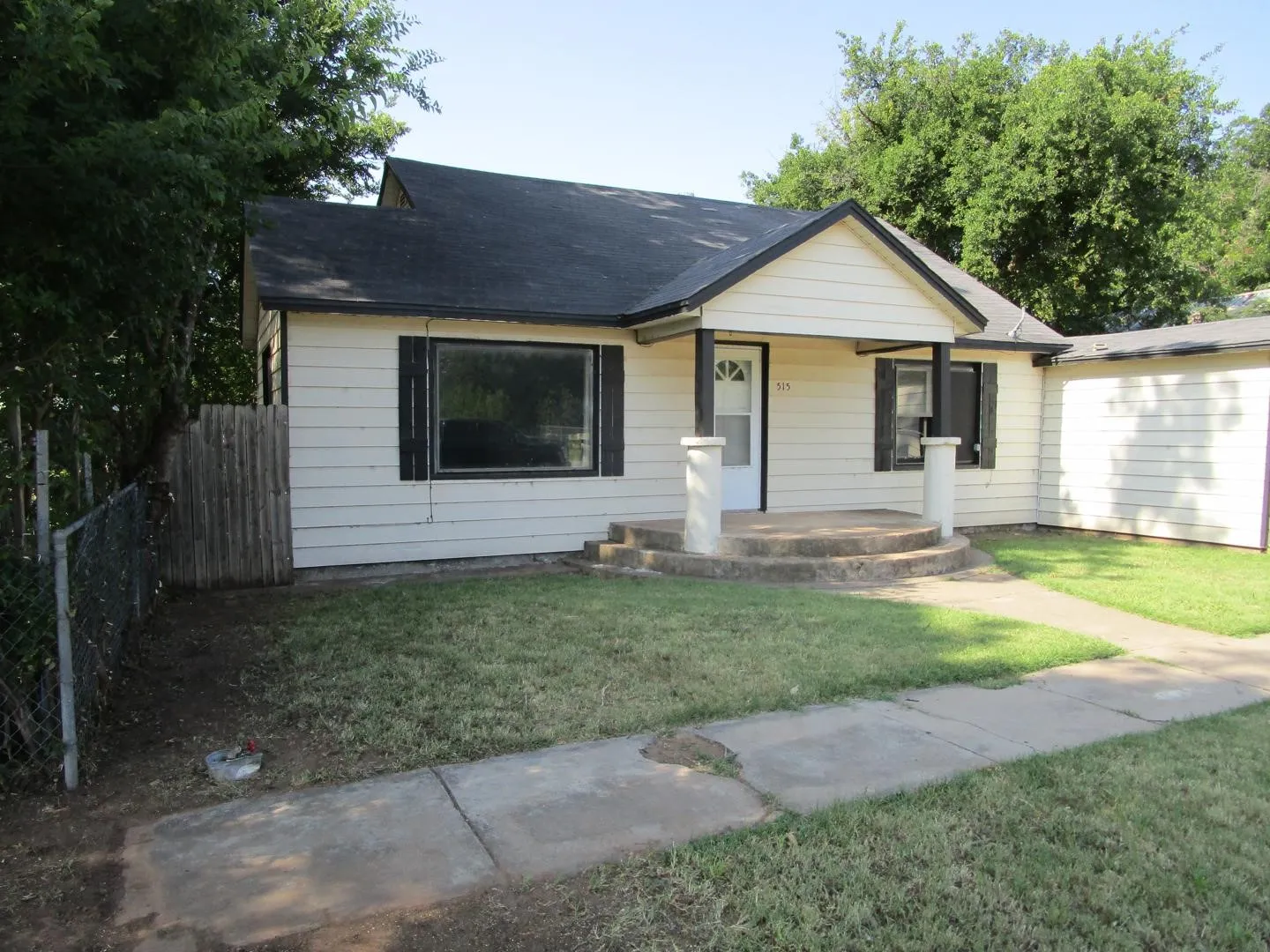 Single Family Residence For Sale in Baylor County , 515 W Mc Lain Street, Seymour, Texas 76380, 3 Bedroom, 1 Bathroom, 1 Garage spaces, 1,270 Sqft, built in 1931, mls#21408978, Real Estate Agent in Seymour, Homes For Sale in Baylor county, Homes For Sale in Seymour, Realtor in Seymour Texas, Real Estate Brokerage Independent Realty Texas, Luminita Cordes Realtor