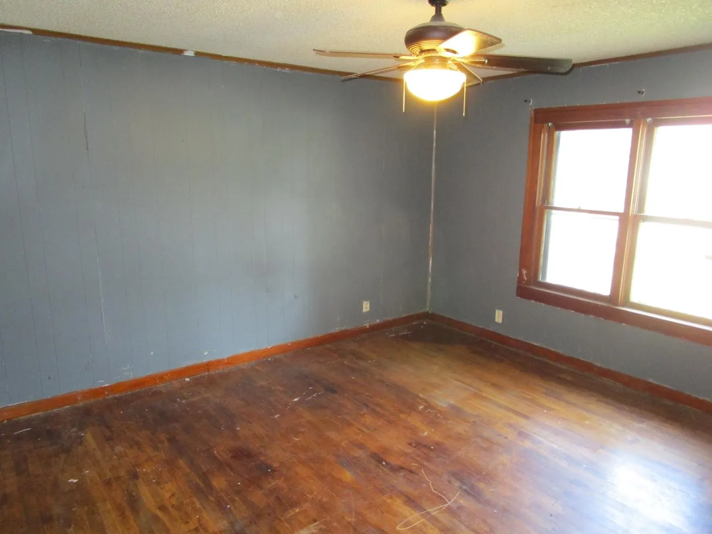Single Family Residence For Sale in Baylor County , 515 W Mc Lain Street, Seymour, Texas 76380, 3 Bedroom, 1 Bathroom, 1 Garage spaces, 1,270 Sqft, built in 1931, mls#21408978, Real Estate Agent in Seymour, Homes For Sale in Baylor county, Homes For Sale in Seymour, Realtor in Seymour Texas, Real Estate Brokerage Independent Realty Texas, Luminita Cordes Realtor