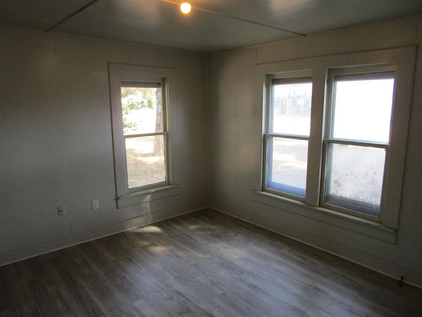 Single Family Residence For Sale in Baylor County , 205 N Donald Street, Seymour, Texas 76380, 3 Bedroom, 2 Bathroom, 1 Garage spaces, 1,274 Sqft, built in 1943, mls#21408983, Real Estate Agent in Seymour, Homes For Sale in Baylor county, Homes For Sale in Seymour, Realtor in Seymour Texas, Real Estate Brokerage Independent Realty Texas, Luminita Cordes Realtor
