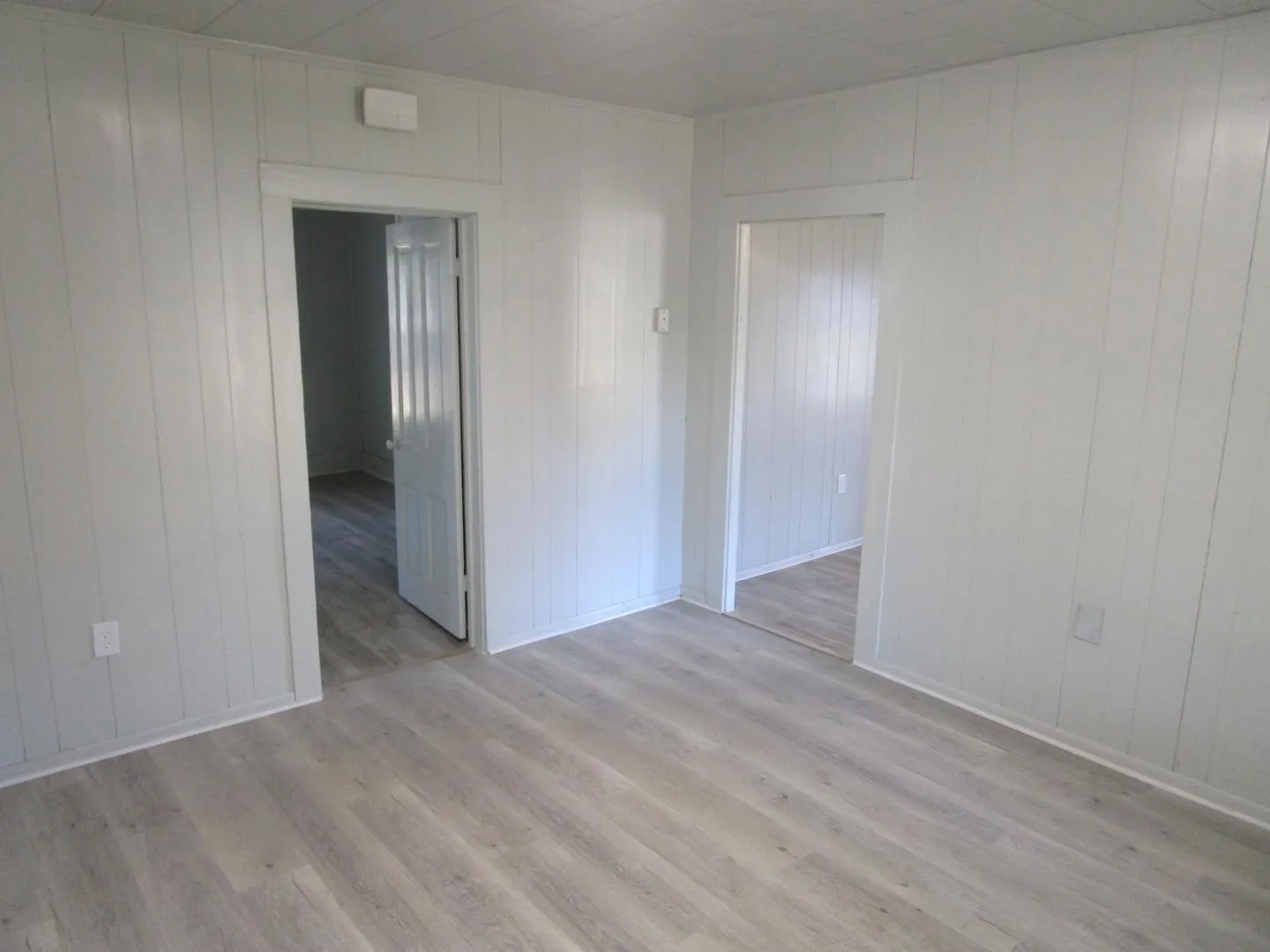 Single Family Residence For Sale in Baylor County , 205 N Donald Street, Seymour, Texas 76380, 3 Bedroom, 2 Bathroom, 1 Garage spaces, 1,274 Sqft, built in 1943, mls#21408983, Real Estate Agent in Seymour, Homes For Sale in Baylor county, Homes For Sale in Seymour, Realtor in Seymour Texas, Real Estate Brokerage Independent Realty Texas, Luminita Cordes Realtor