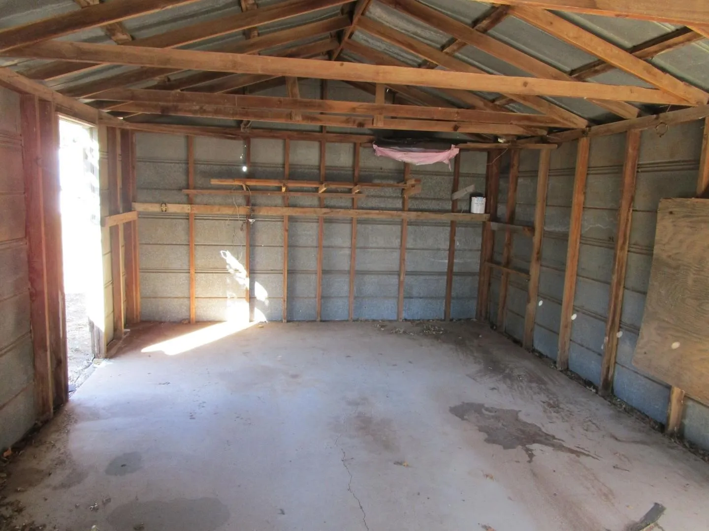 Single Family Residence For Sale in Baylor County , 205 N Donald Street, Seymour, Texas 76380, 3 Bedroom, 2 Bathroom, 1 Garage spaces, 1,274 Sqft, built in 1943, mls#21408983, Real Estate Agent in Seymour, Homes For Sale in Baylor county, Homes For Sale in Seymour, Realtor in Seymour Texas, Real Estate Brokerage Independent Realty Texas, Luminita Cordes Realtor