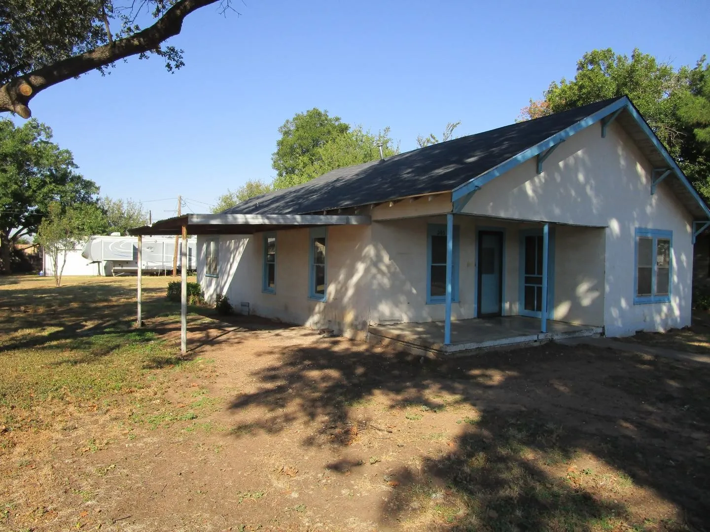 Single Family Residence For Sale in Baylor County , 205 N Donald Street, Seymour, Texas 76380, 3 Bedroom, 2 Bathroom, 1 Garage spaces, 1,274 Sqft, built in 1943, mls#21408983, Real Estate Agent in Seymour, Homes For Sale in Baylor county, Homes For Sale in Seymour, Realtor in Seymour Texas, Real Estate Brokerage Independent Realty Texas, Luminita Cordes Realtor