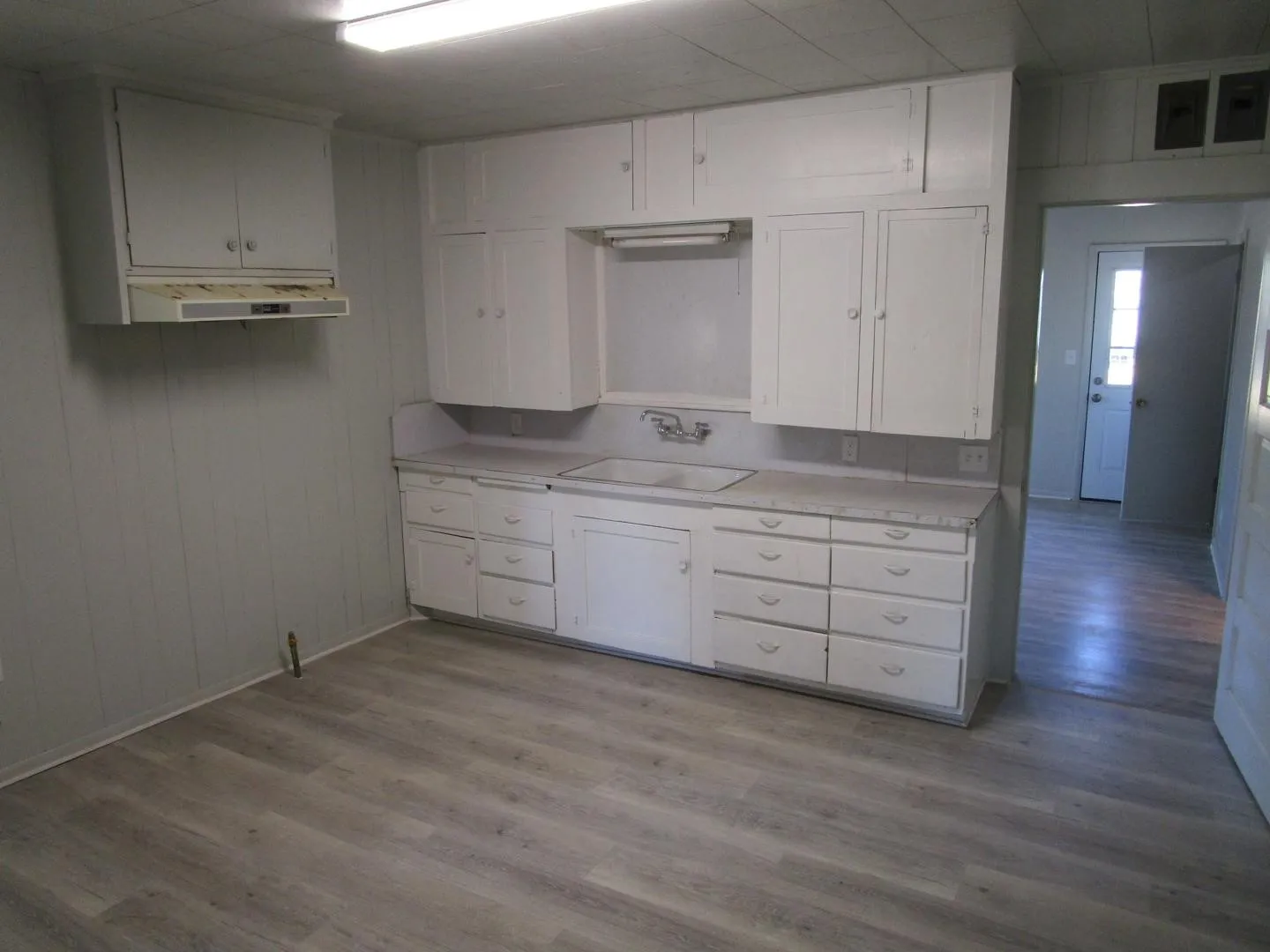 Single Family Residence For Sale in Baylor County , 205 N Donald Street, Seymour, Texas 76380, 3 Bedroom, 2 Bathroom, 1 Garage spaces, 1,274 Sqft, built in 1943, mls#21408983, Real Estate Agent in Seymour, Homes For Sale in Baylor county, Homes For Sale in Seymour, Realtor in Seymour Texas, Real Estate Brokerage Independent Realty Texas, Luminita Cordes Realtor