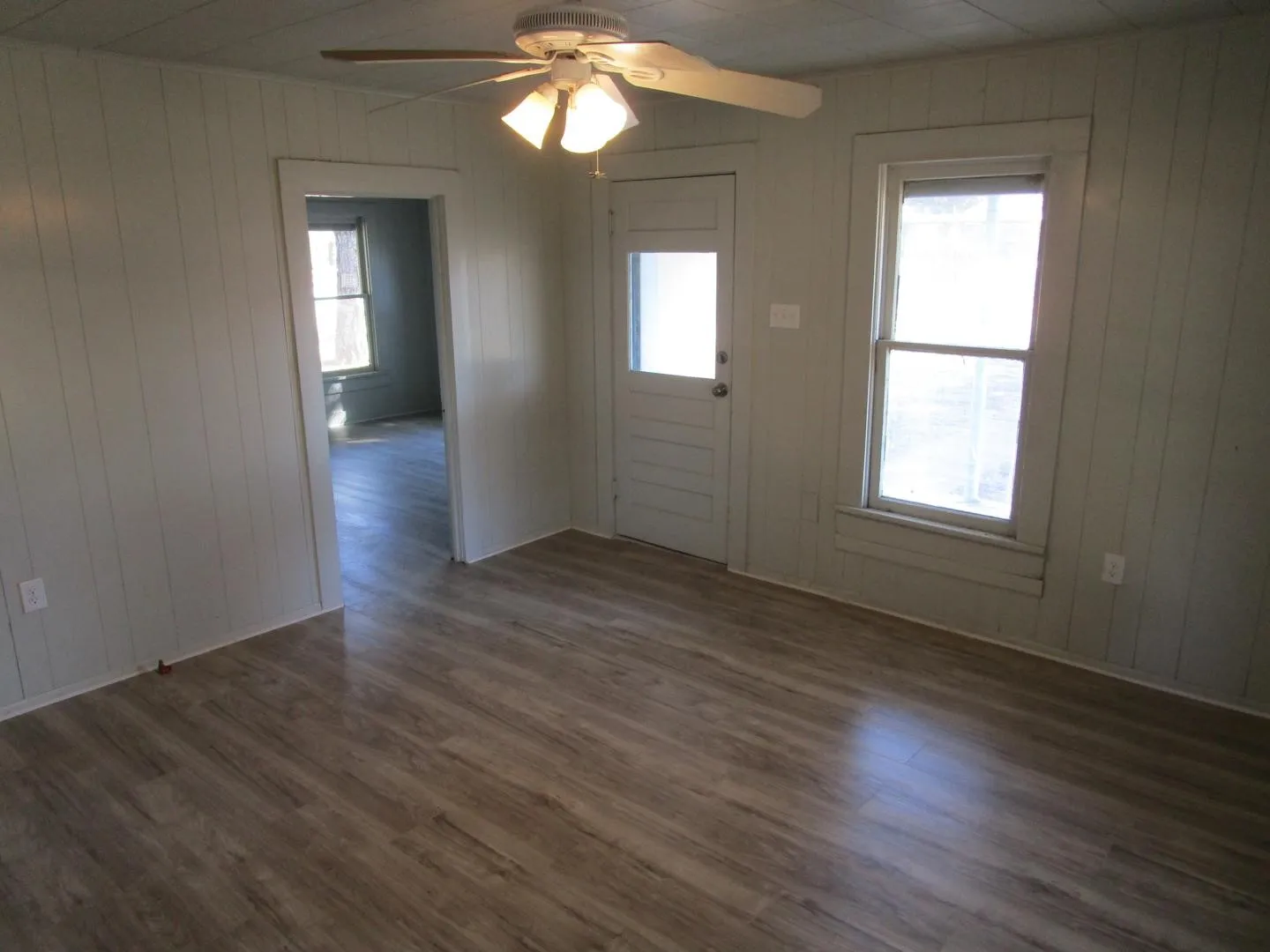 Single Family Residence For Sale in Baylor County , 205 N Donald Street, Seymour, Texas 76380, 3 Bedroom, 2 Bathroom, 1 Garage spaces, 1,274 Sqft, built in 1943, mls#21408983, Real Estate Agent in Seymour, Homes For Sale in Baylor county, Homes For Sale in Seymour, Realtor in Seymour Texas, Real Estate Brokerage Independent Realty Texas, Luminita Cordes Realtor