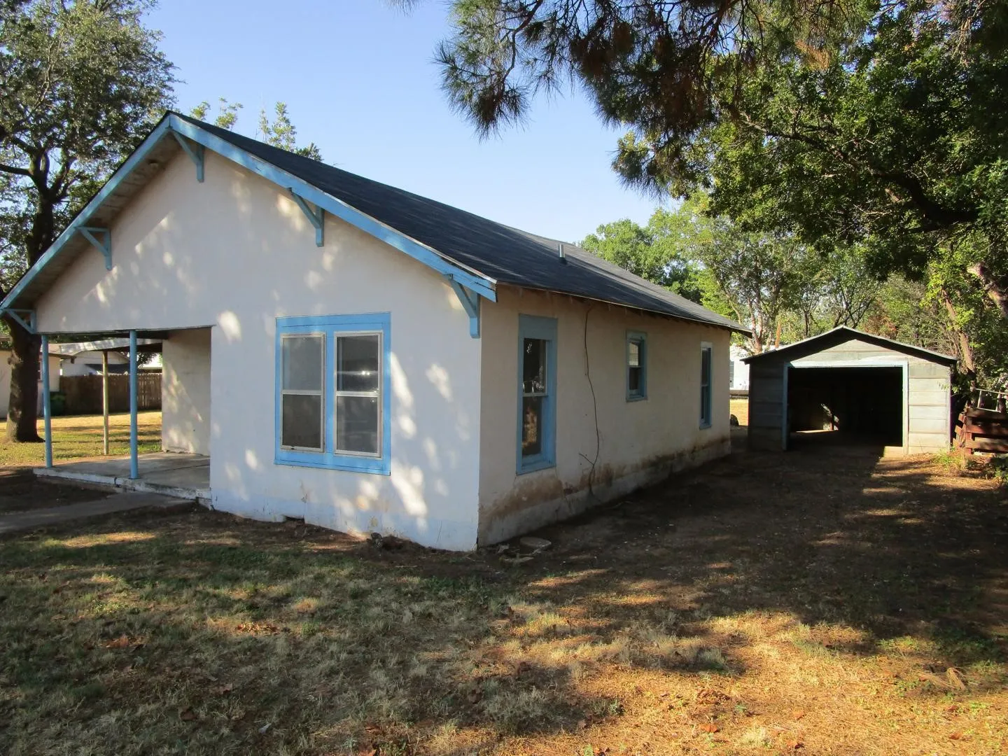 Single Family Residence For Sale in Baylor County , 205 N Donald Street, Seymour, Texas 76380, 3 Bedroom, 2 Bathroom, 1 Garage spaces, 1,274 Sqft, built in 1943, mls#21408983, Real Estate Agent in Seymour, Homes For Sale in Baylor county, Homes For Sale in Seymour, Realtor in Seymour Texas, Real Estate Brokerage Independent Realty Texas, Luminita Cordes Realtor