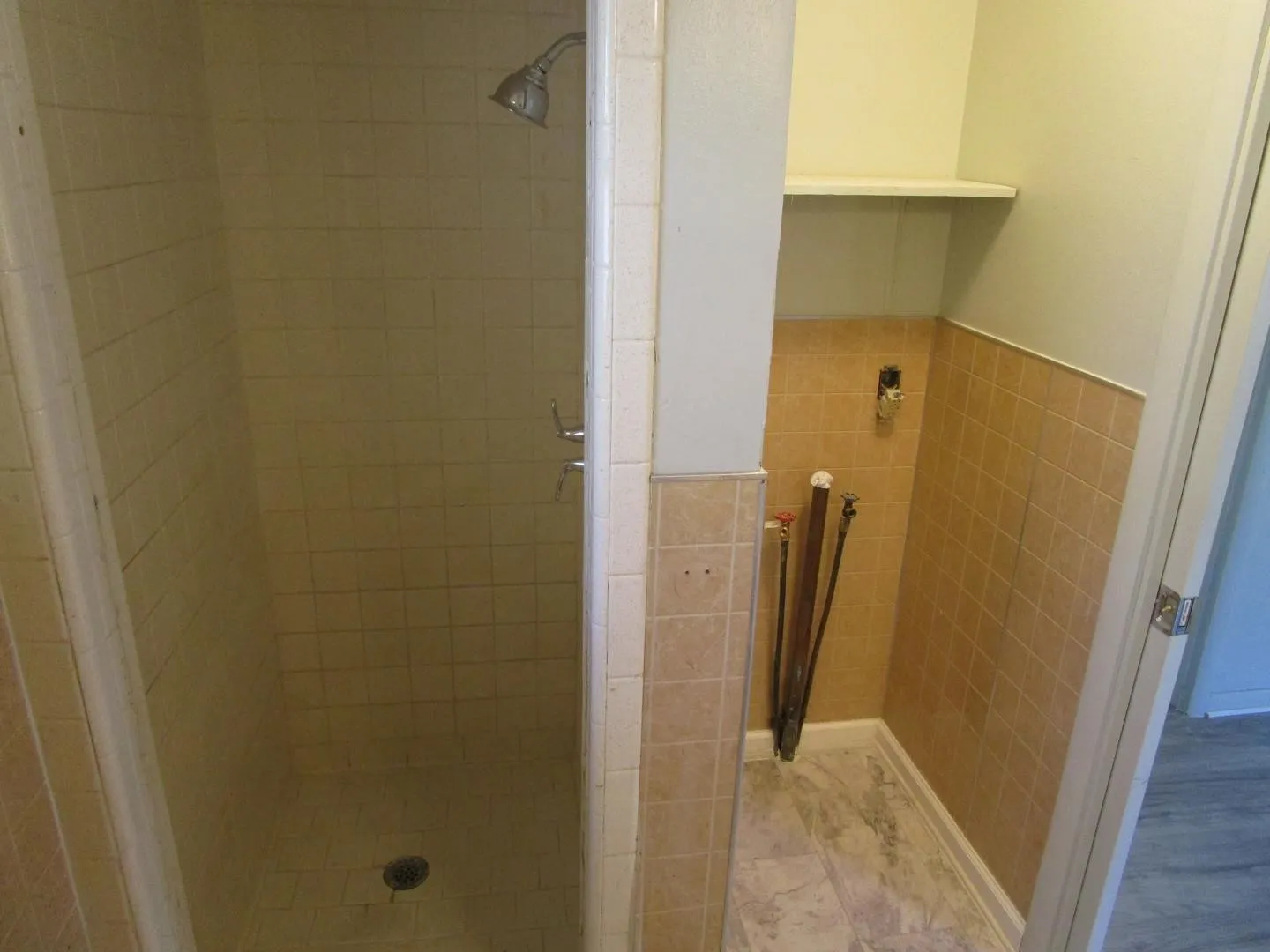 Single Family Residence For Sale in Baylor County , 205 N Donald Street, Seymour, Texas 76380, 3 Bedroom, 2 Bathroom, 1 Garage spaces, 1,274 Sqft, built in 1943, mls#21408983, Real Estate Agent in Seymour, Homes For Sale in Baylor county, Homes For Sale in Seymour, Realtor in Seymour Texas, Real Estate Brokerage Independent Realty Texas, Luminita Cordes Realtor