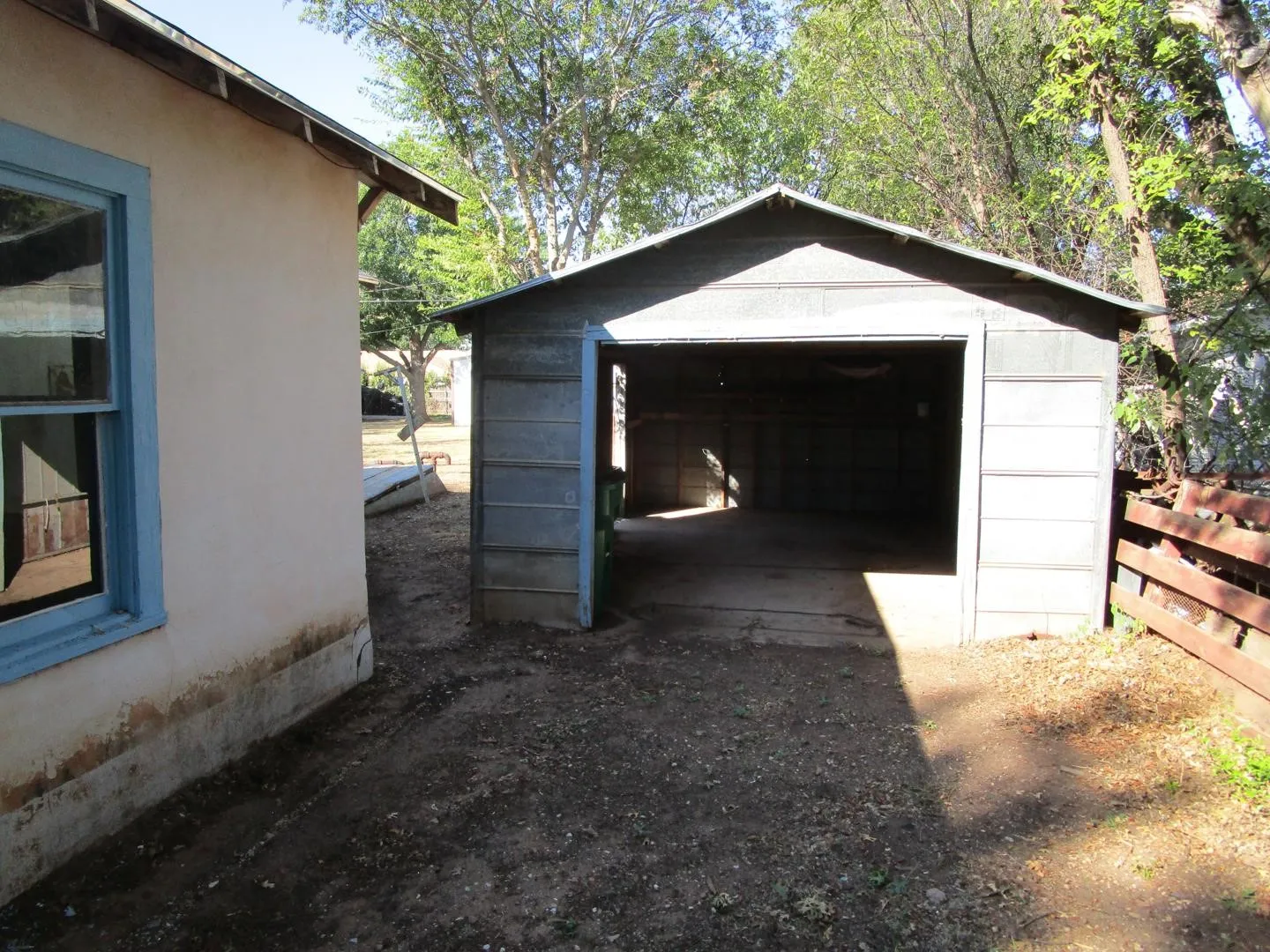 Single Family Residence For Sale in Baylor County , 205 N Donald Street, Seymour, Texas 76380, 3 Bedroom, 2 Bathroom, 1 Garage spaces, 1,274 Sqft, built in 1943, mls#21408983, Real Estate Agent in Seymour, Homes For Sale in Baylor county, Homes For Sale in Seymour, Realtor in Seymour Texas, Real Estate Brokerage Independent Realty Texas, Luminita Cordes Realtor
