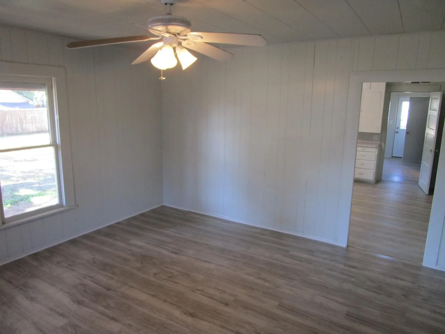 Single Family Residence For Sale in Baylor County , 205 N Donald Street, Seymour, Texas 76380, 3 Bedroom, 2 Bathroom, 1 Garage spaces, 1,274 Sqft, built in 1943, mls#21408983, Real Estate Agent in Seymour, Homes For Sale in Baylor county, Homes For Sale in Seymour, Realtor in Seymour Texas, Real Estate Brokerage Independent Realty Texas, Luminita Cordes Realtor