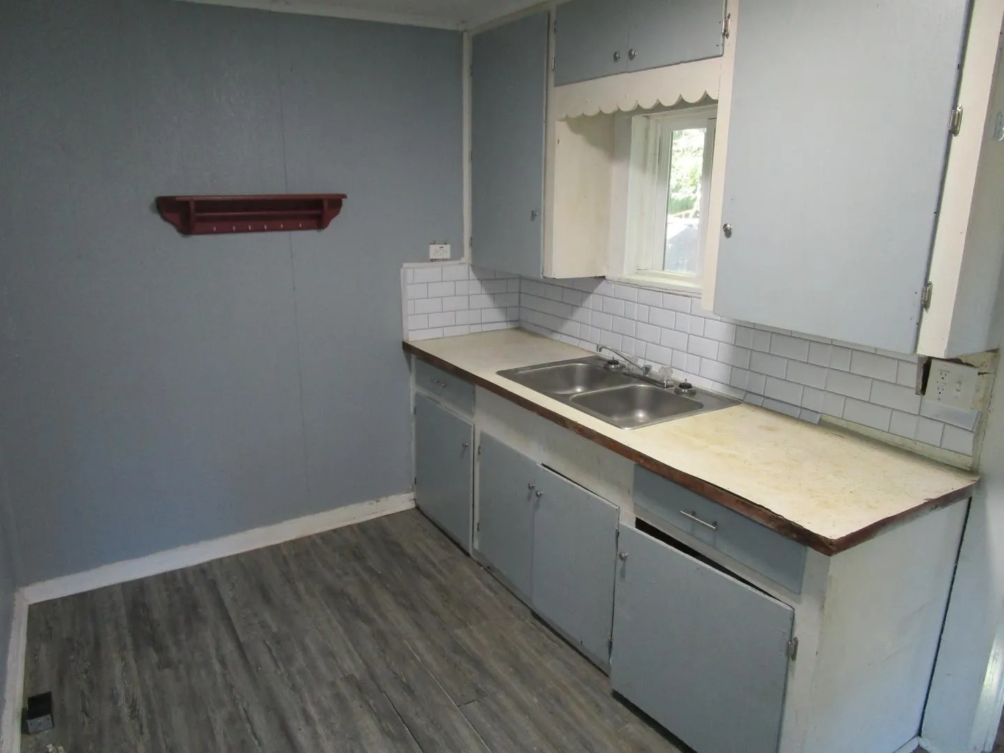 Single Family Residence For Sale in Bowie County , 126 NW Beck Street, De Kalb, Texas 75559, 2 Bedroom, 1 Bathroom, Garage spaces, 690 Sqft, built in 1940, mls#21408986, Real Estate Agent in De Kalb, Homes For Sale in Bowie county, Homes For Sale in De Kalb, Realtor in De Kalb Texas, Real Estate Brokerage Independent Realty Texas, Luminita Cordes Realtor