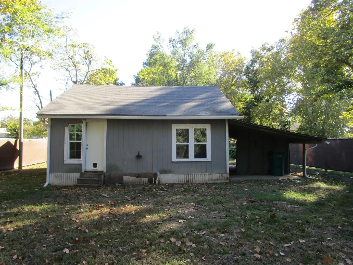 Single Family Residence For Sale in Bowie County , 126 NW Beck Street, De Kalb, Texas 75559, 2 Bedroom, 1 Bathroom, Garage spaces, 690 Sqft, built in 1940, mls#21408986, Real Estate Agent in De Kalb, Homes For Sale in Bowie county, Homes For Sale in De Kalb, Realtor in De Kalb Texas, Real Estate Brokerage Independent Realty Texas, Luminita Cordes Realtor
