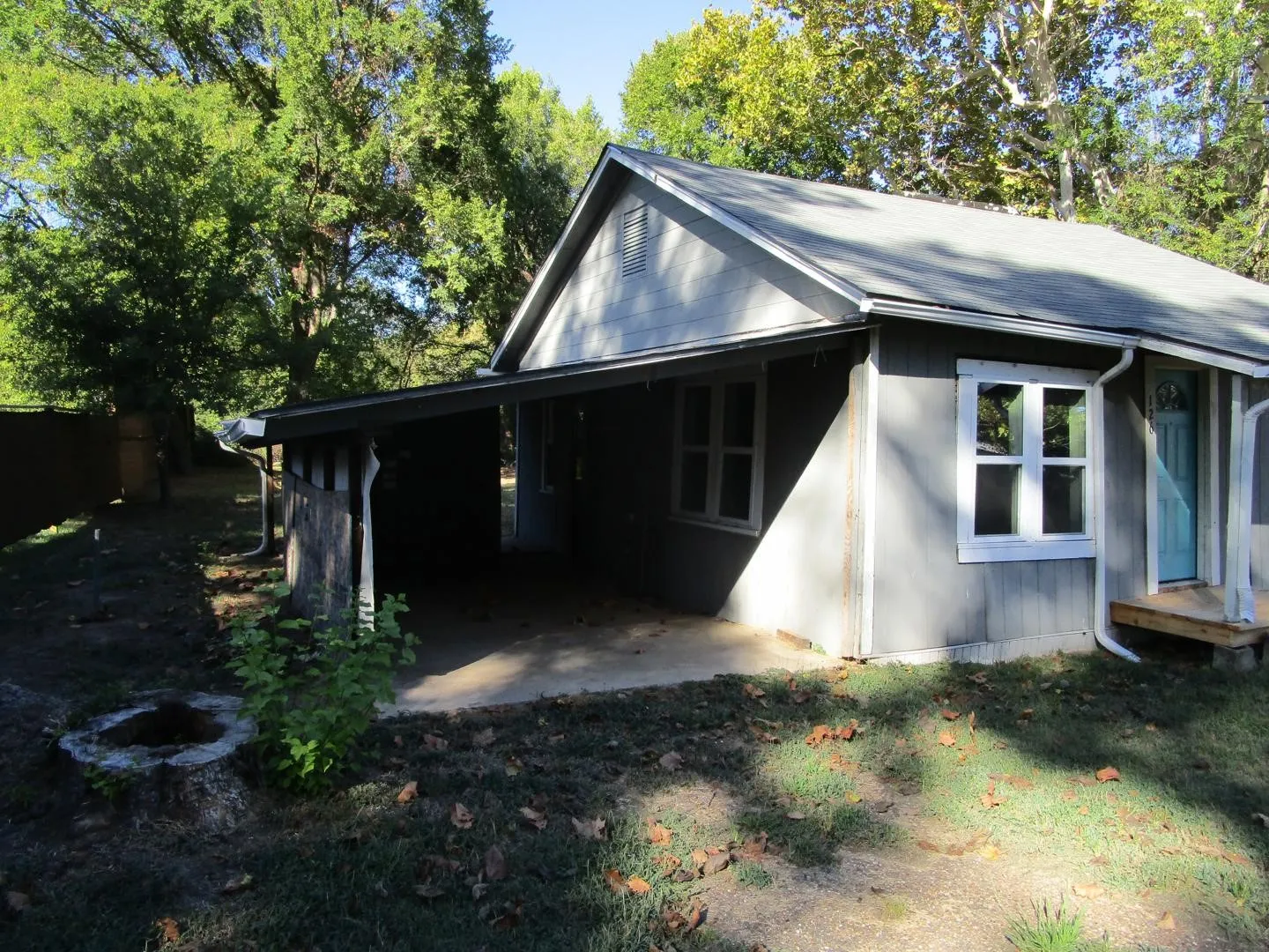 Single Family Residence For Sale in Bowie County , 126 NW Beck Street, De Kalb, Texas 75559, 2 Bedroom, 1 Bathroom, Garage spaces, 690 Sqft, built in 1940, mls#21408986, Real Estate Agent in De Kalb, Homes For Sale in Bowie county, Homes For Sale in De Kalb, Realtor in De Kalb Texas, Real Estate Brokerage Independent Realty Texas, Luminita Cordes Realtor