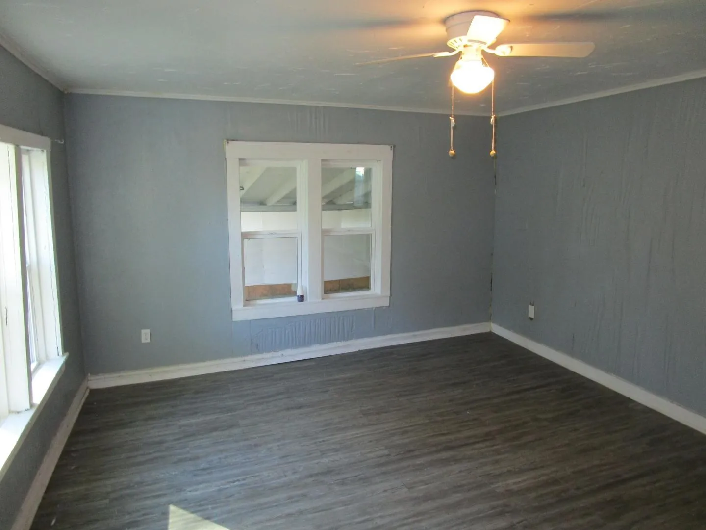 Single Family Residence For Sale in Bowie County , 126 NW Beck Street, De Kalb, Texas 75559, 2 Bedroom, 1 Bathroom, Garage spaces, 690 Sqft, built in 1940, mls#21408986, Real Estate Agent in De Kalb, Homes For Sale in Bowie county, Homes For Sale in De Kalb, Realtor in De Kalb Texas, Real Estate Brokerage Independent Realty Texas, Luminita Cordes Realtor