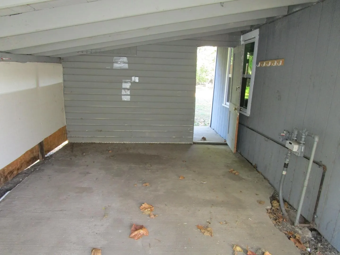 Single Family Residence For Sale in Bowie County , 126 NW Beck Street, De Kalb, Texas 75559, 2 Bedroom, 1 Bathroom, Garage spaces, 690 Sqft, built in 1940, mls#21408986, Real Estate Agent in De Kalb, Homes For Sale in Bowie county, Homes For Sale in De Kalb, Realtor in De Kalb Texas, Real Estate Brokerage Independent Realty Texas, Luminita Cordes Realtor
