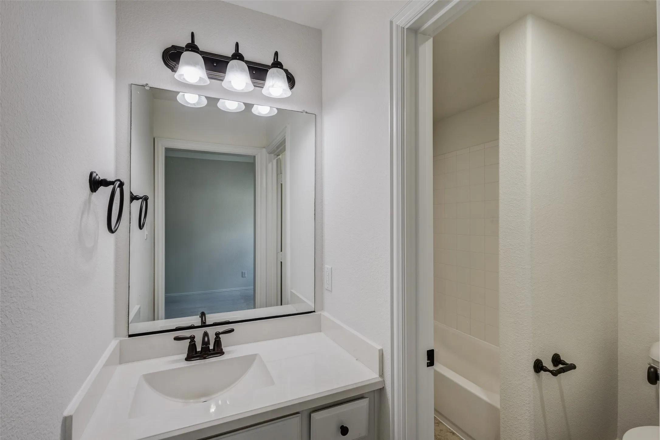 Single Family Residence For Rent in Collin County , 901 Clear Water Drive N, Allen, Texas 75013, 5 Bedroom, 4 Bathroom, 3 Garage spaces, 3,932 Sqft, built in 2014, mls#21404337, Real Estate Agent in Allen, Homes For Rent in Collin county, Homes For Rent in Allen, Realtor in Allen Texas, Real Estate Brokerage Independent Realty Texas, Luminita Cordes Realtor