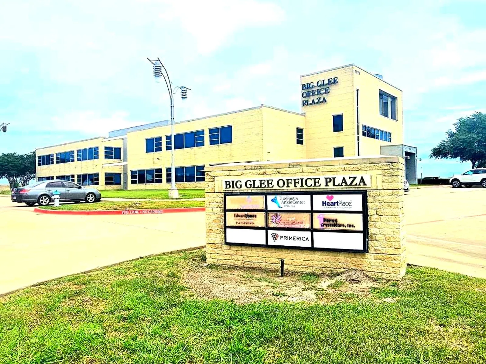 Exterior view - Big Glee Office Plaza at 1675 Republic Pkwy - monument signage - 2-story medical office building - ample parking