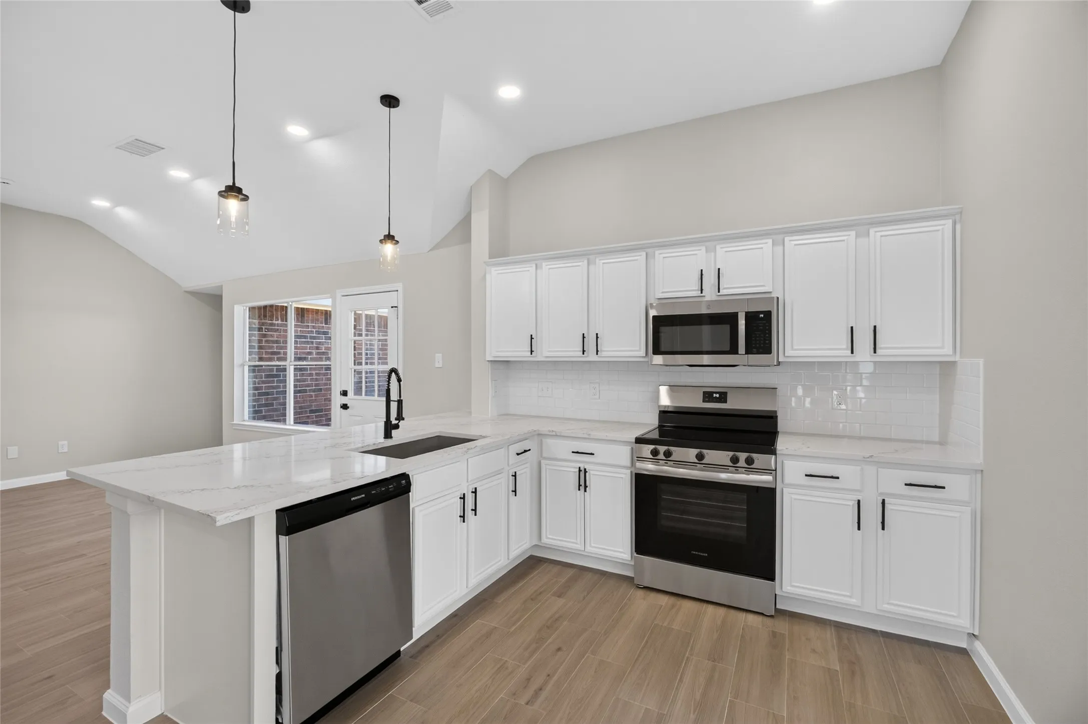 Single Family Residence For Sale in Dallas County , 2221 Bridle Path Drive, Lancaster, Texas 75146, 4 Bedroom, 2 Bathroom, 2 Garage spaces, 1,980 Sqft, built in 2001, mls#21408982, Real Estate Agent in Lancaster, Homes For Sale in Dallas county, Homes For Sale in Lancaster, Realtor in Lancaster Texas, Real Estate Brokerage Independent Realty Texas, Luminita Cordes Realtor