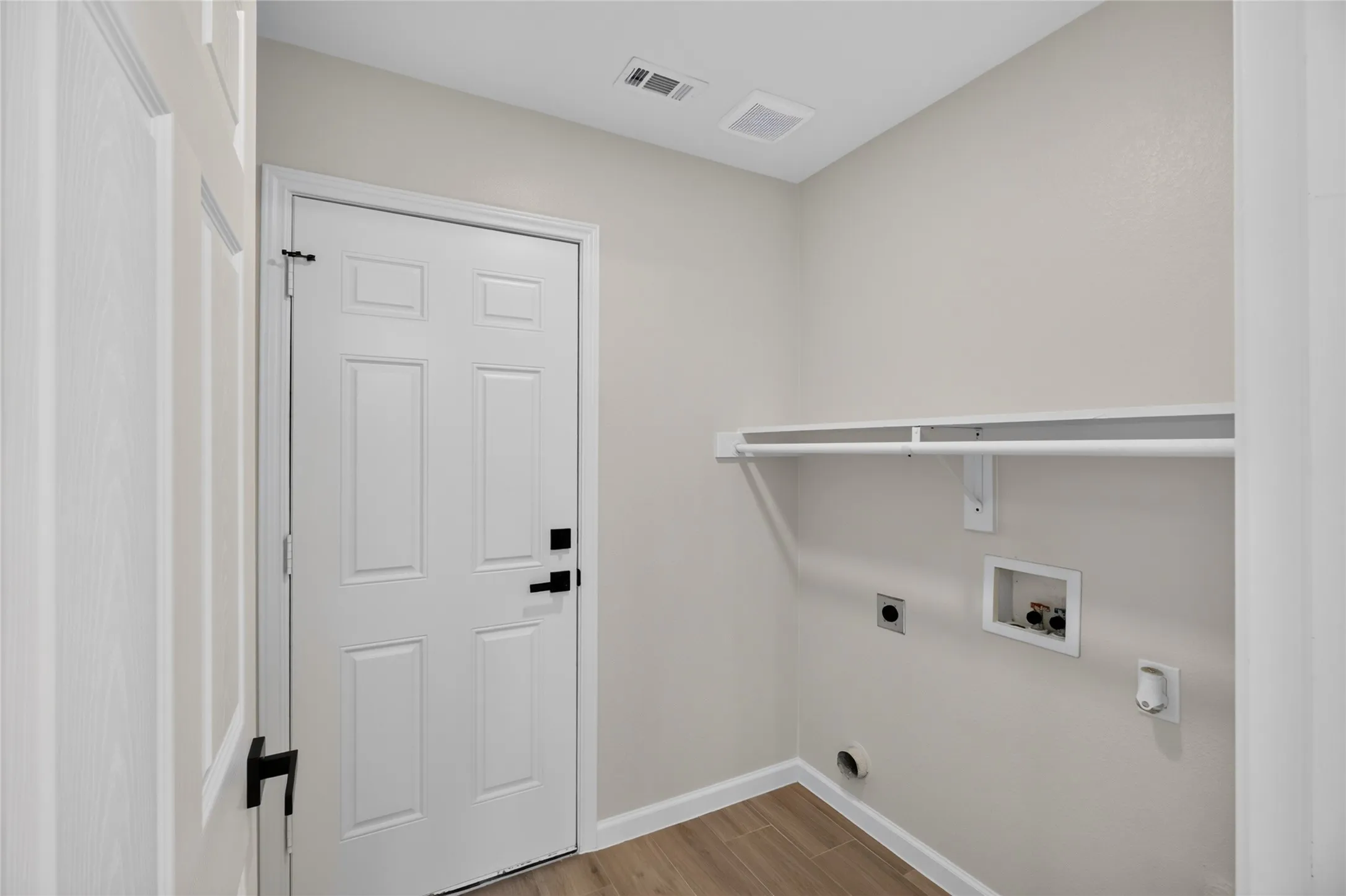 Single Family Residence For Sale in Dallas County , 2221 Bridle Path Drive, Lancaster, Texas 75146, 4 Bedroom, 2 Bathroom, 2 Garage spaces, 1,980 Sqft, built in 2001, mls#21408982, Real Estate Agent in Lancaster, Homes For Sale in Dallas county, Homes For Sale in Lancaster, Realtor in Lancaster Texas, Real Estate Brokerage Independent Realty Texas, Luminita Cordes Realtor