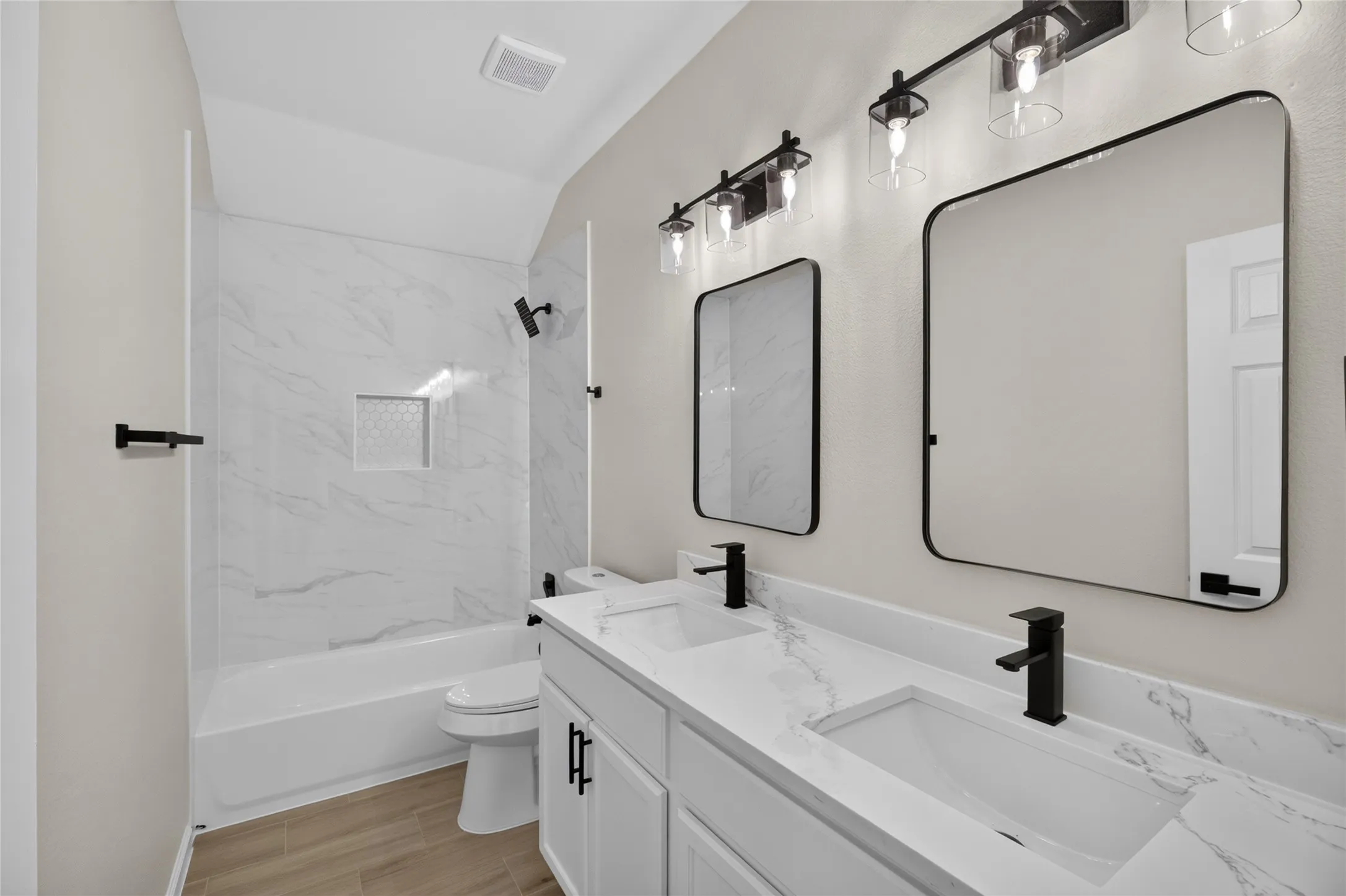 Single Family Residence For Sale in Dallas County , 2221 Bridle Path Drive, Lancaster, Texas 75146, 4 Bedroom, 2 Bathroom, 2 Garage spaces, 1,980 Sqft, built in 2001, mls#21408982, Real Estate Agent in Lancaster, Homes For Sale in Dallas county, Homes For Sale in Lancaster, Realtor in Lancaster Texas, Real Estate Brokerage Independent Realty Texas, Luminita Cordes Realtor