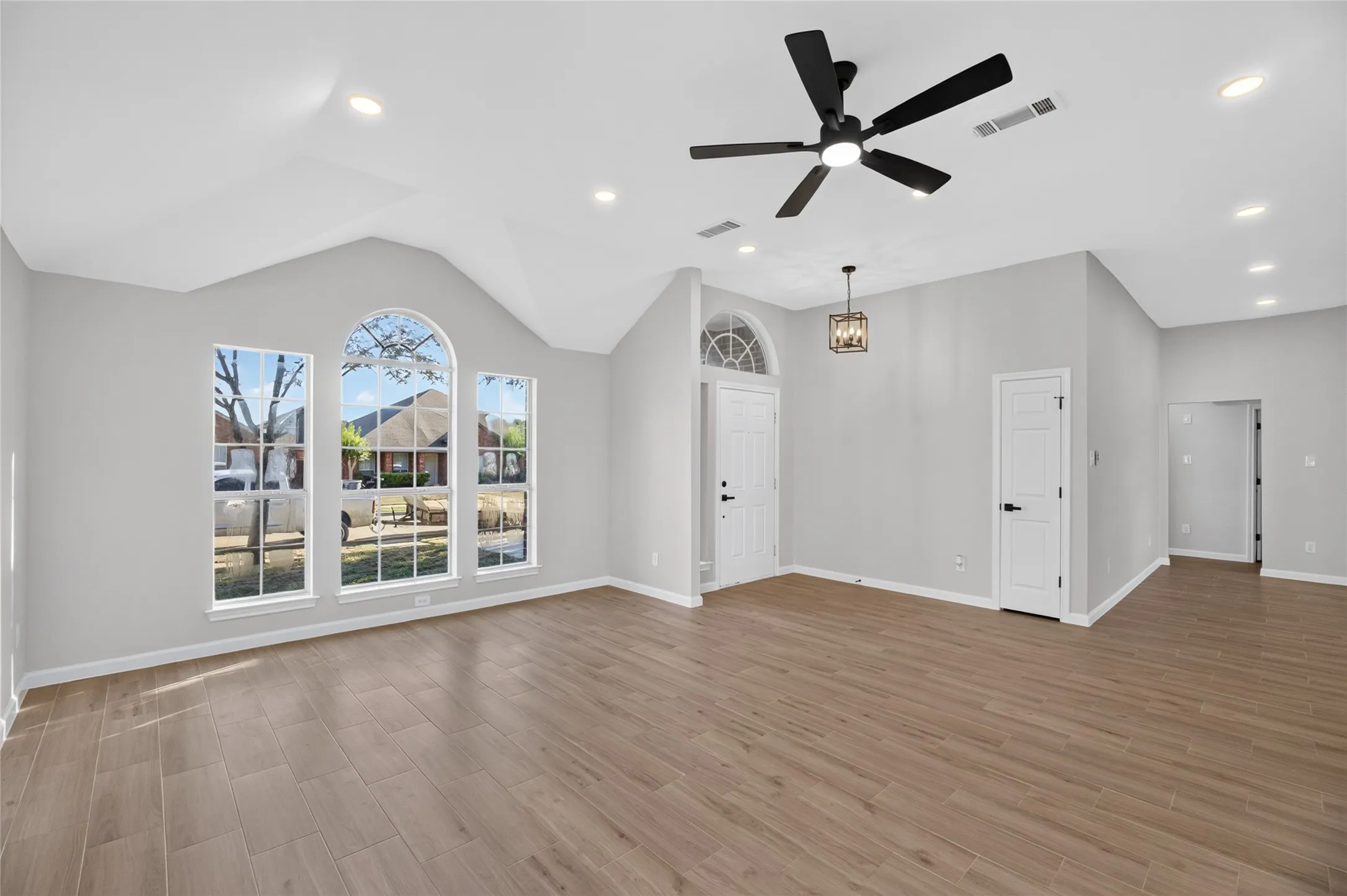 Single Family Residence For Sale in Dallas County , 2221 Bridle Path Drive, Lancaster, Texas 75146, 4 Bedroom, 2 Bathroom, 2 Garage spaces, 1,980 Sqft, built in 2001, mls#21408982, Real Estate Agent in Lancaster, Homes For Sale in Dallas county, Homes For Sale in Lancaster, Realtor in Lancaster Texas, Real Estate Brokerage Independent Realty Texas, Luminita Cordes Realtor
