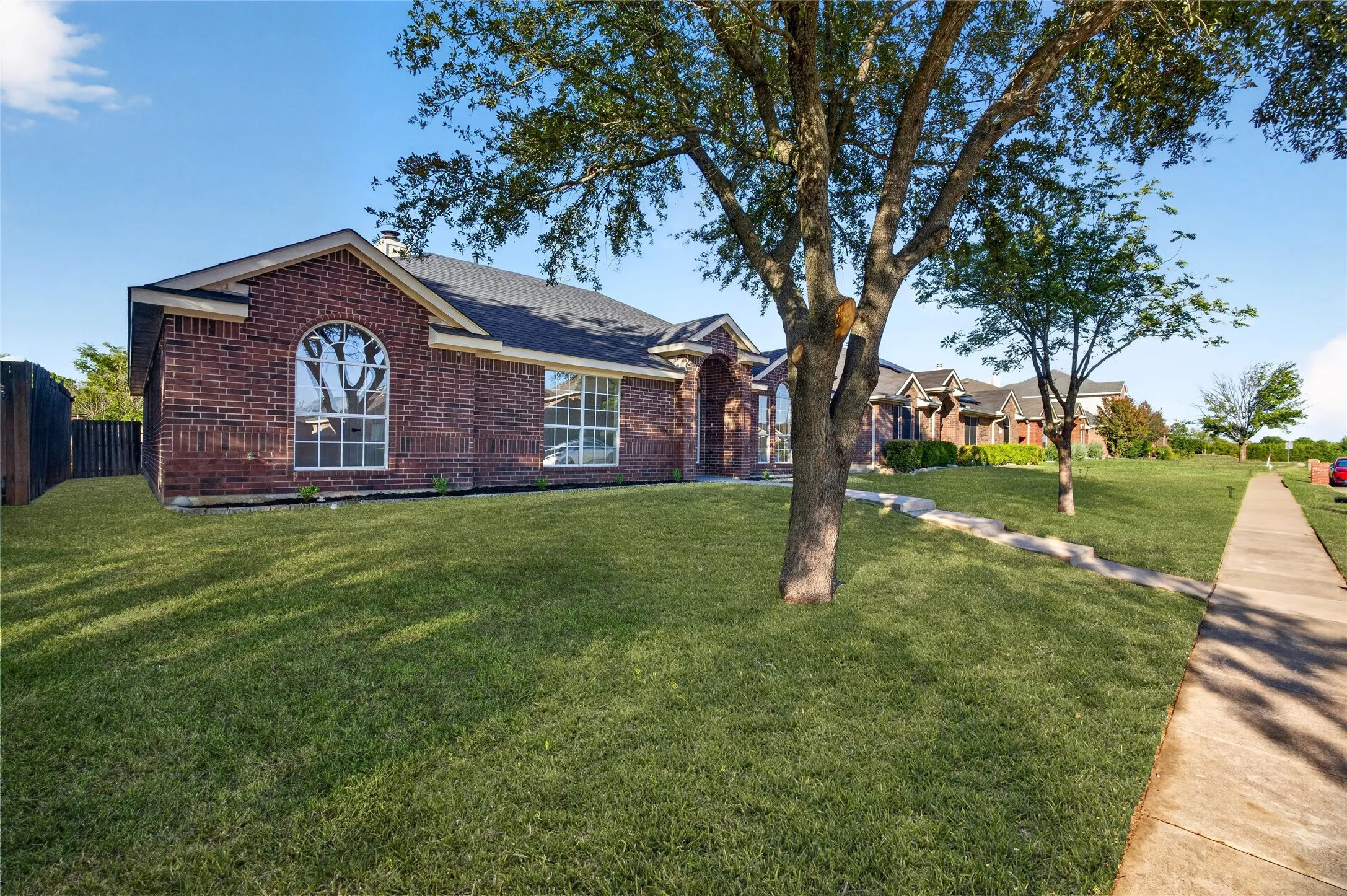 Single Family Residence For Sale in Dallas County , 2221 Bridle Path Drive, Lancaster, Texas 75146, 4 Bedroom, 2 Bathroom, 2 Garage spaces, 1,980 Sqft, built in 2001, mls#21408982, Real Estate Agent in Lancaster, Homes For Sale in Dallas county, Homes For Sale in Lancaster, Realtor in Lancaster Texas, Real Estate Brokerage Independent Realty Texas, Luminita Cordes Realtor