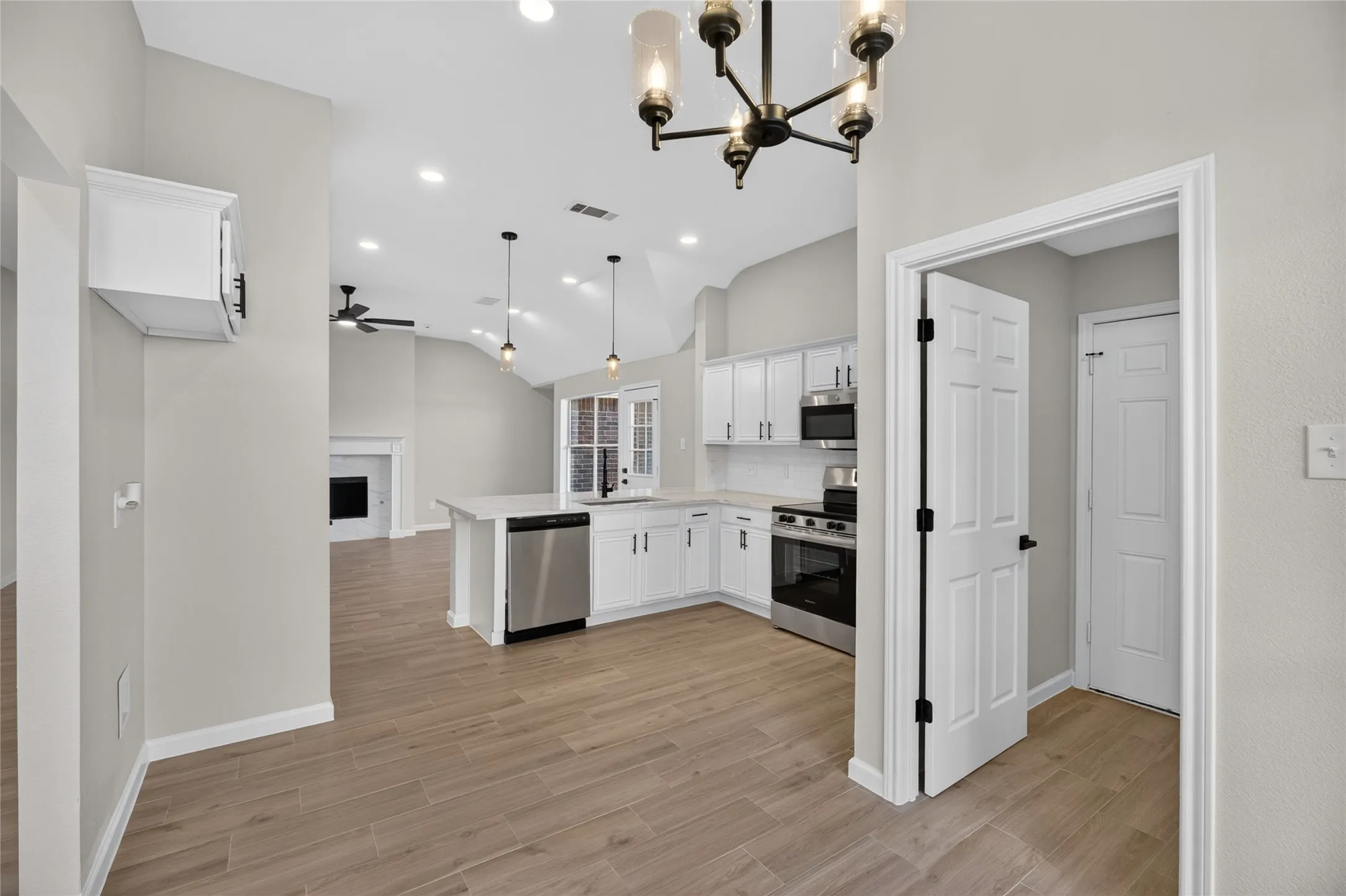 Single Family Residence For Sale in Dallas County , 2221 Bridle Path Drive, Lancaster, Texas 75146, 4 Bedroom, 2 Bathroom, 2 Garage spaces, 1,980 Sqft, built in 2001, mls#21408982, Real Estate Agent in Lancaster, Homes For Sale in Dallas county, Homes For Sale in Lancaster, Realtor in Lancaster Texas, Real Estate Brokerage Independent Realty Texas, Luminita Cordes Realtor