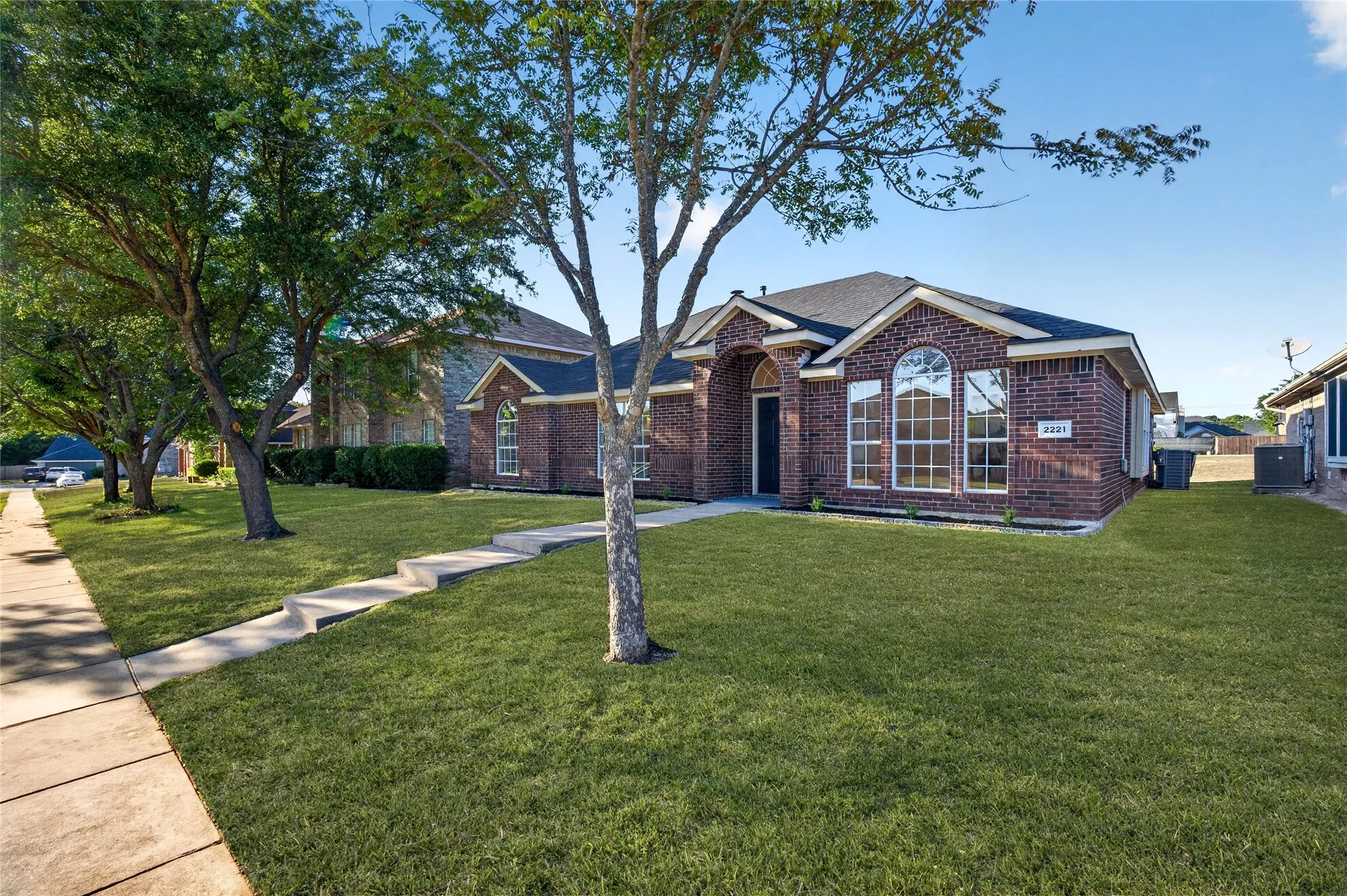 Single Family Residence For Sale in Dallas County , 2221 Bridle Path Drive, Lancaster, Texas 75146, 4 Bedroom, 2 Bathroom, 2 Garage spaces, 1,980 Sqft, built in 2001, mls#21408982, Real Estate Agent in Lancaster, Homes For Sale in Dallas county, Homes For Sale in Lancaster, Realtor in Lancaster Texas, Real Estate Brokerage Independent Realty Texas, Luminita Cordes Realtor