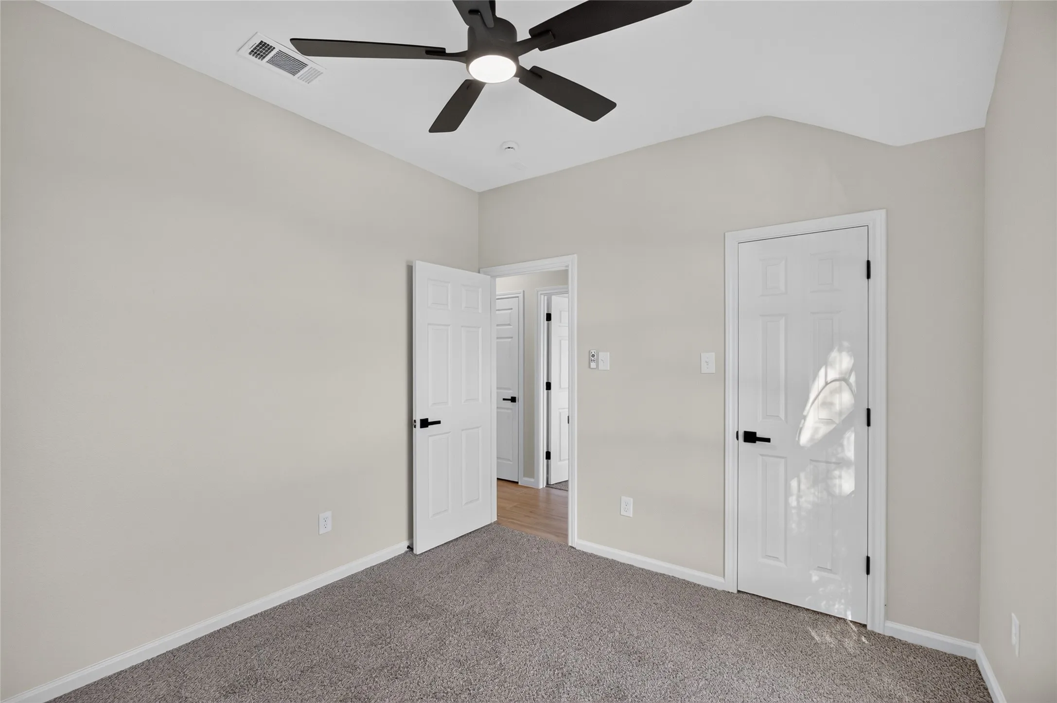 Single Family Residence For Sale in Dallas County , 2221 Bridle Path Drive, Lancaster, Texas 75146, 4 Bedroom, 2 Bathroom, 2 Garage spaces, 1,980 Sqft, built in 2001, mls#21408982, Real Estate Agent in Lancaster, Homes For Sale in Dallas county, Homes For Sale in Lancaster, Realtor in Lancaster Texas, Real Estate Brokerage Independent Realty Texas, Luminita Cordes Realtor