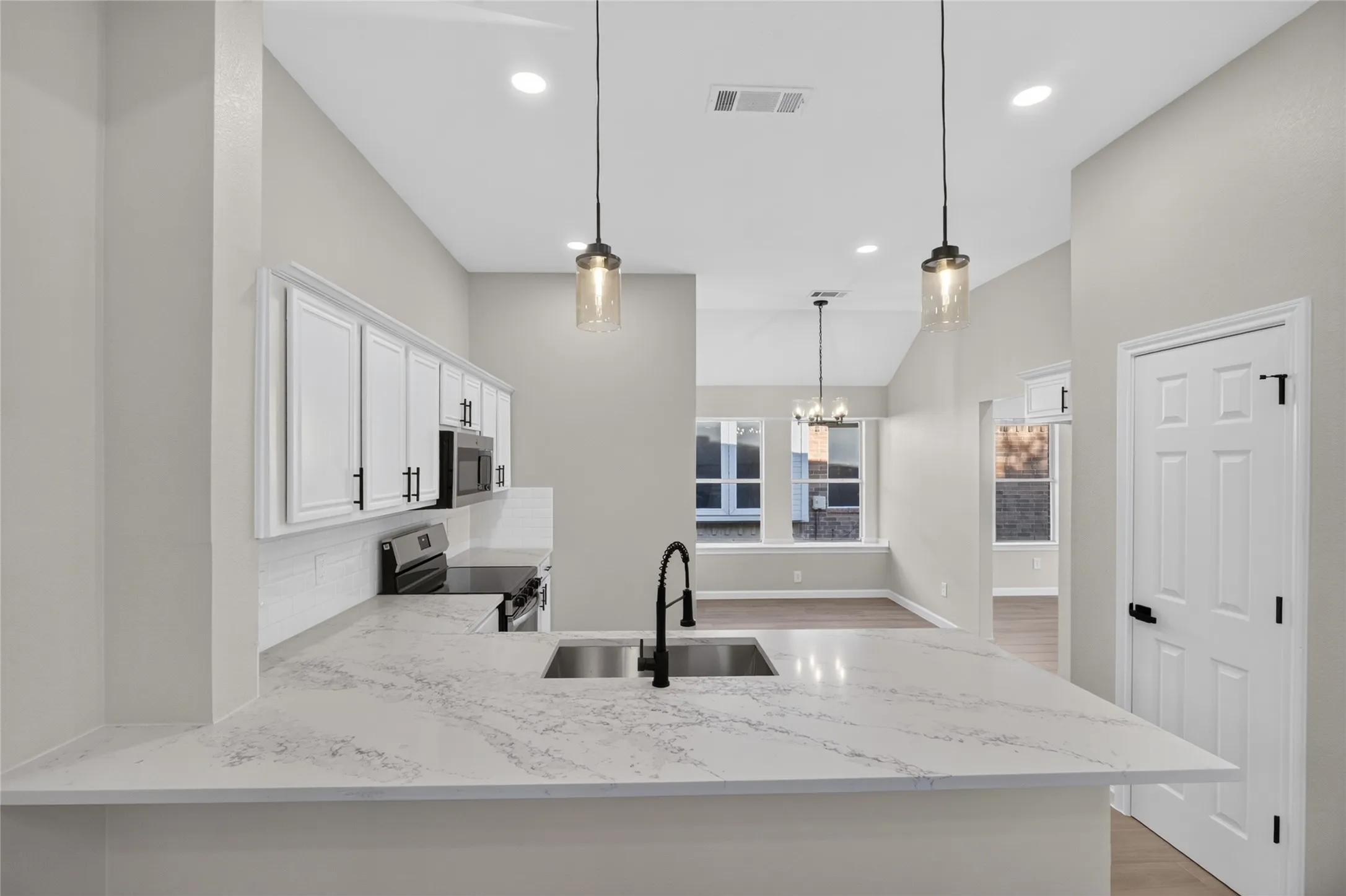 Single Family Residence For Sale in Dallas County , 2221 Bridle Path Drive, Lancaster, Texas 75146, 4 Bedroom, 2 Bathroom, 2 Garage spaces, 1,980 Sqft, built in 2001, mls#21408982, Real Estate Agent in Lancaster, Homes For Sale in Dallas county, Homes For Sale in Lancaster, Realtor in Lancaster Texas, Real Estate Brokerage Independent Realty Texas, Luminita Cordes Realtor