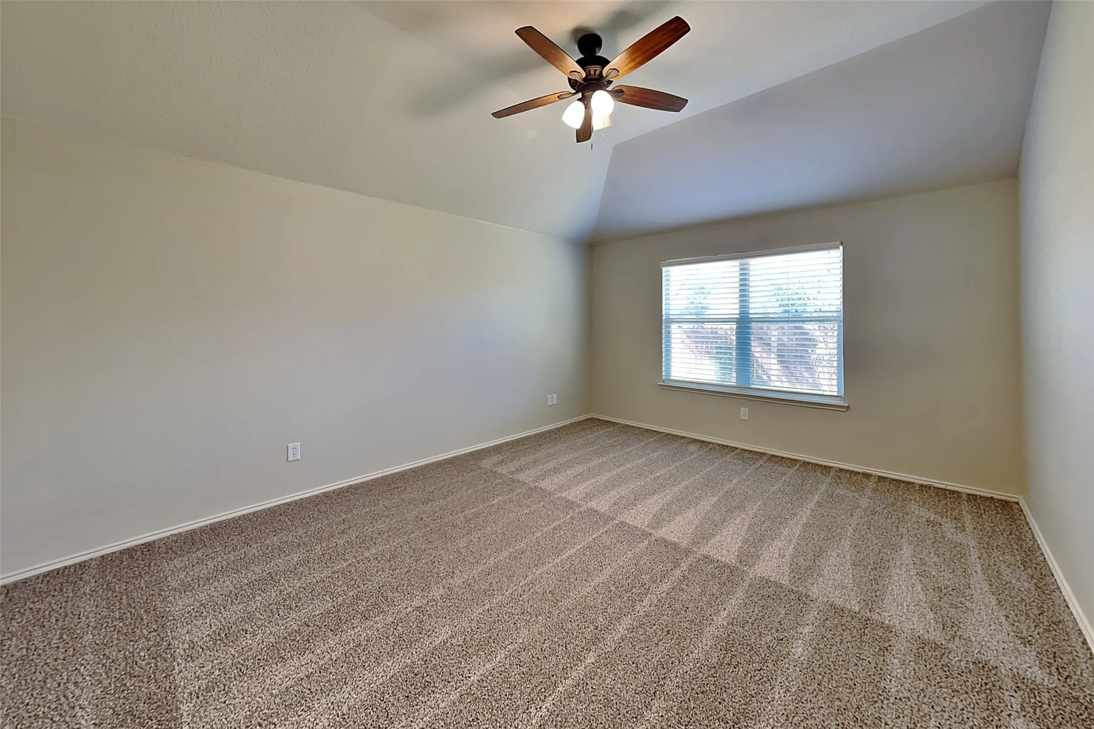 Single Family Residence For Rent in Tarrant County , 12301 Angel Food Lane, Fort Worth, Texas 76244, 4 Bedroom, 2 Bathroom, 2 Garage spaces, 1,960 Sqft, built in 2004, mls#21408994, Real Estate Agent in Fort Worth, Homes For Rent in Tarrant county, Homes For Rent in Fort Worth, Realtor in Fort Worth Texas, Real Estate Brokerage Independent Realty Texas, Luminita Cordes Realtor