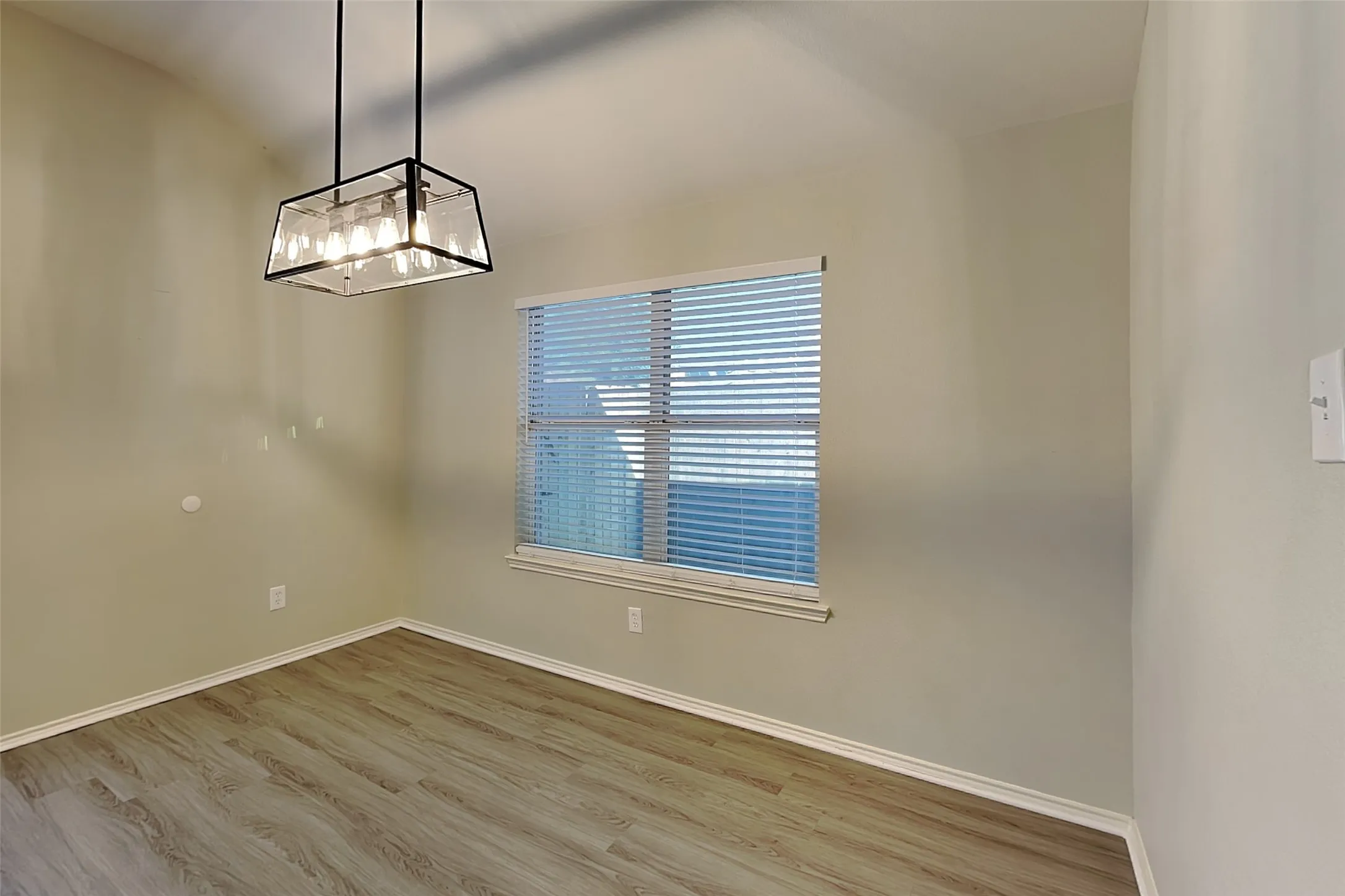 Single Family Residence For Rent in Tarrant County , 12301 Angel Food Lane, Fort Worth, Texas 76244, 4 Bedroom, 2 Bathroom, 2 Garage spaces, 1,960 Sqft, built in 2004, mls#21408994, Real Estate Agent in Fort Worth, Homes For Rent in Tarrant county, Homes For Rent in Fort Worth, Realtor in Fort Worth Texas, Real Estate Brokerage Independent Realty Texas, Luminita Cordes Realtor