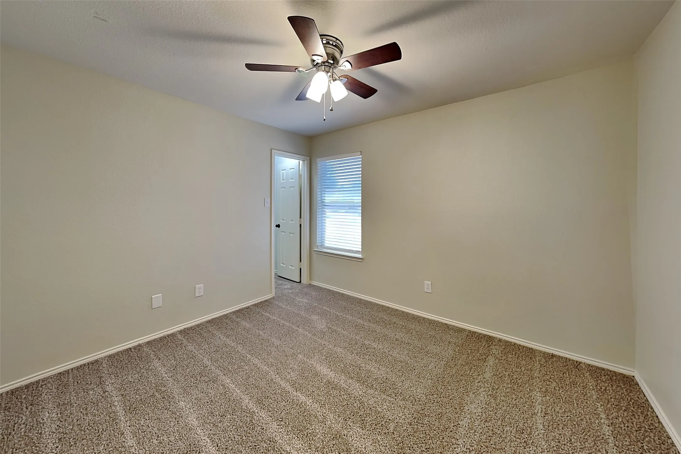 Single Family Residence For Rent in Tarrant County , 12301 Angel Food Lane, Fort Worth, Texas 76244, 4 Bedroom, 2 Bathroom, 2 Garage spaces, 1,960 Sqft, built in 2004, mls#21408994, Real Estate Agent in Fort Worth, Homes For Rent in Tarrant county, Homes For Rent in Fort Worth, Realtor in Fort Worth Texas, Real Estate Brokerage Independent Realty Texas, Luminita Cordes Realtor