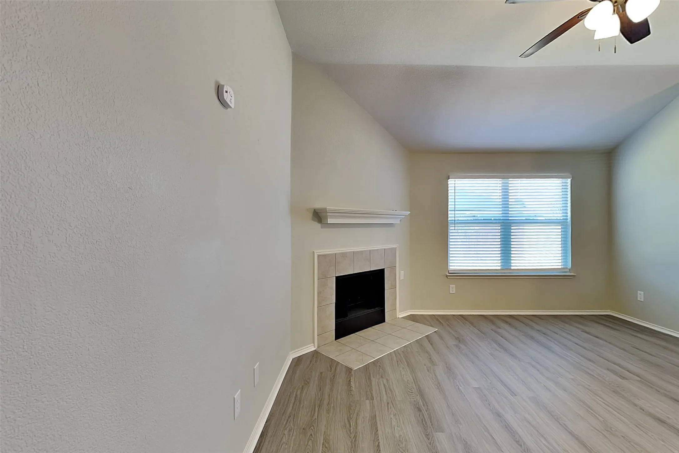 Single Family Residence For Rent in Tarrant County , 12301 Angel Food Lane, Fort Worth, Texas 76244, 4 Bedroom, 2 Bathroom, 2 Garage spaces, 1,960 Sqft, built in 2004, mls#21408994, Real Estate Agent in Fort Worth, Homes For Rent in Tarrant county, Homes For Rent in Fort Worth, Realtor in Fort Worth Texas, Real Estate Brokerage Independent Realty Texas, Luminita Cordes Realtor