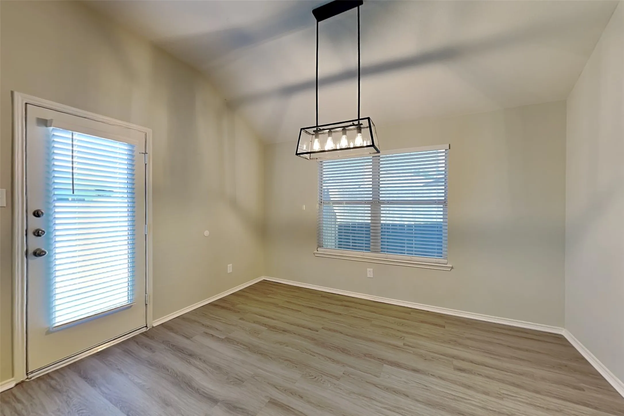 Single Family Residence For Rent in Tarrant County , 12301 Angel Food Lane, Fort Worth, Texas 76244, 4 Bedroom, 2 Bathroom, 2 Garage spaces, 1,960 Sqft, built in 2004, mls#21408994, Real Estate Agent in Fort Worth, Homes For Rent in Tarrant county, Homes For Rent in Fort Worth, Realtor in Fort Worth Texas, Real Estate Brokerage Independent Realty Texas, Luminita Cordes Realtor