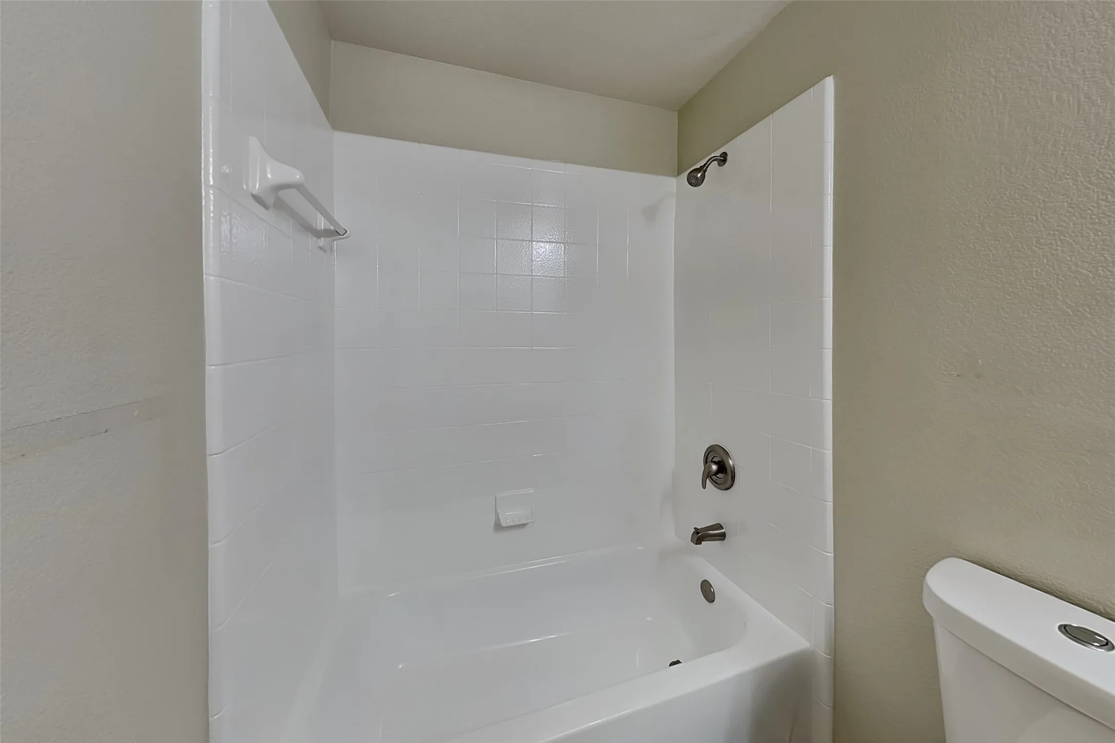 Single Family Residence For Rent in Tarrant County , 12301 Angel Food Lane, Fort Worth, Texas 76244, 4 Bedroom, 2 Bathroom, 2 Garage spaces, 1,960 Sqft, built in 2004, mls#21408994, Real Estate Agent in Fort Worth, Homes For Rent in Tarrant county, Homes For Rent in Fort Worth, Realtor in Fort Worth Texas, Real Estate Brokerage Independent Realty Texas, Luminita Cordes Realtor