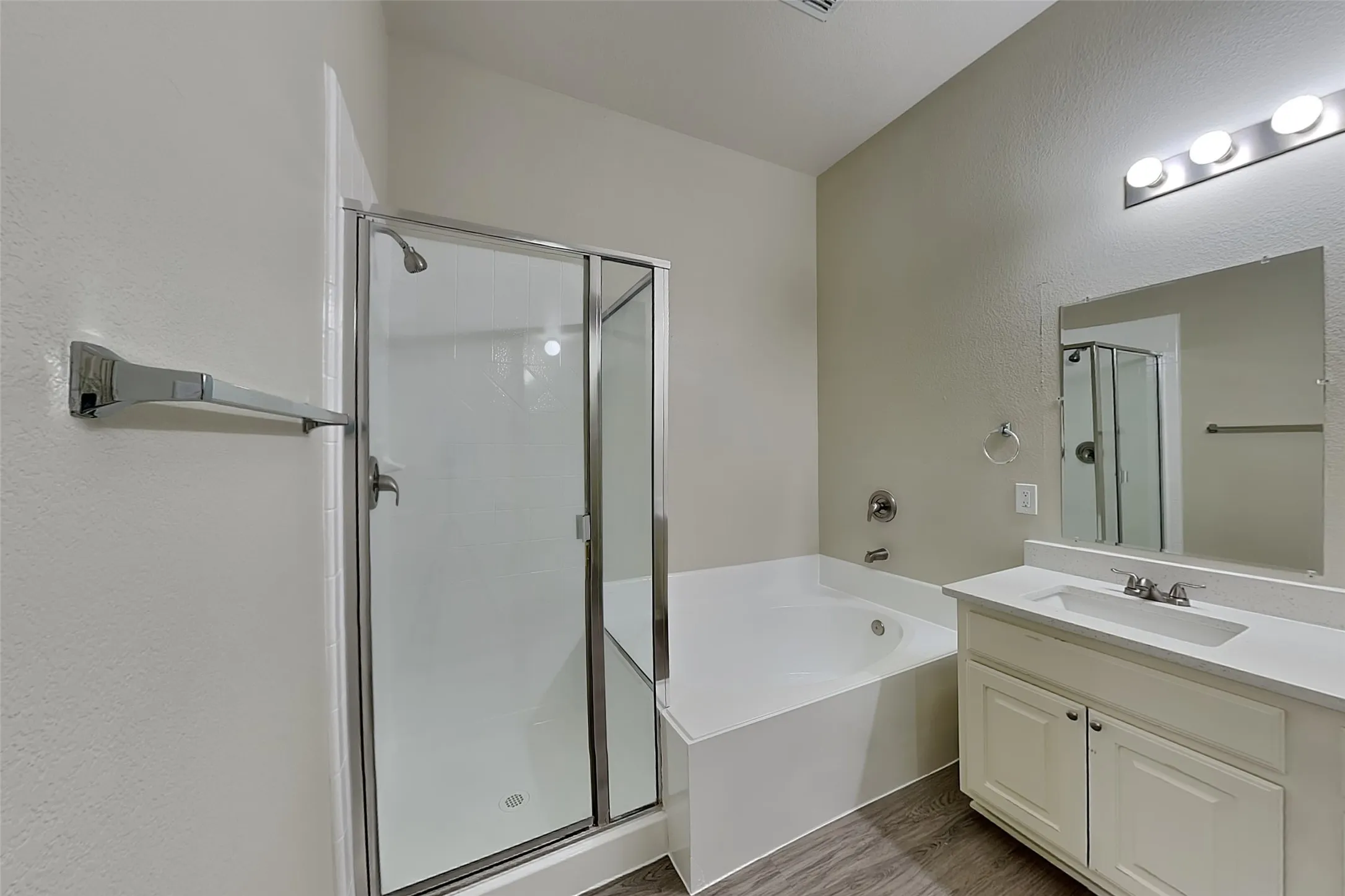 Single Family Residence For Rent in Tarrant County , 12301 Angel Food Lane, Fort Worth, Texas 76244, 4 Bedroom, 2 Bathroom, 2 Garage spaces, 1,960 Sqft, built in 2004, mls#21408994, Real Estate Agent in Fort Worth, Homes For Rent in Tarrant county, Homes For Rent in Fort Worth, Realtor in Fort Worth Texas, Real Estate Brokerage Independent Realty Texas, Luminita Cordes Realtor