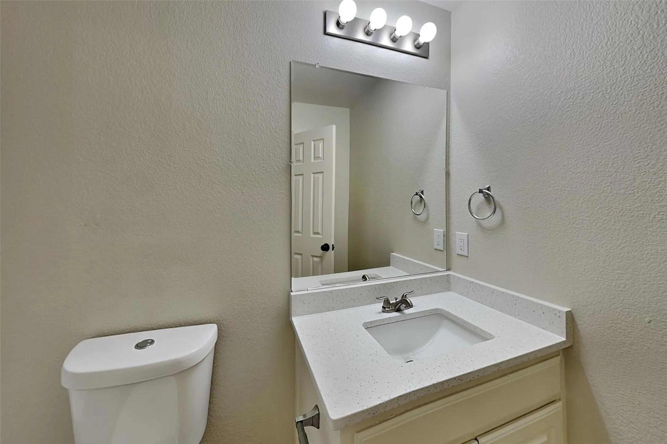 Single Family Residence For Rent in Tarrant County , 12301 Angel Food Lane, Fort Worth, Texas 76244, 4 Bedroom, 2 Bathroom, 2 Garage spaces, 1,960 Sqft, built in 2004, mls#21408994, Real Estate Agent in Fort Worth, Homes For Rent in Tarrant county, Homes For Rent in Fort Worth, Realtor in Fort Worth Texas, Real Estate Brokerage Independent Realty Texas, Luminita Cordes Realtor