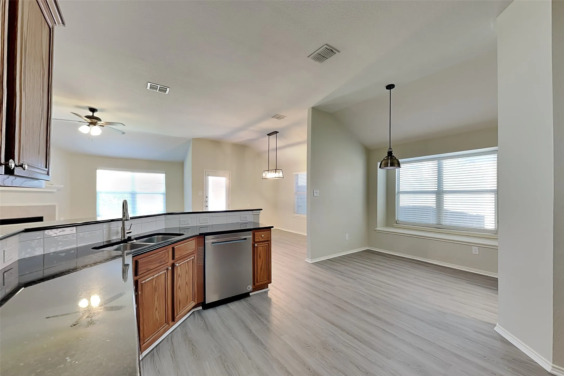 Single Family Residence For Rent in Tarrant County , 12301 Angel Food Lane, Fort Worth, Texas 76244, 4 Bedroom, 2 Bathroom, 2 Garage spaces, 1,960 Sqft, built in 2004, mls#21408994, Real Estate Agent in Fort Worth, Homes For Rent in Tarrant county, Homes For Rent in Fort Worth, Realtor in Fort Worth Texas, Real Estate Brokerage Independent Realty Texas, Luminita Cordes Realtor