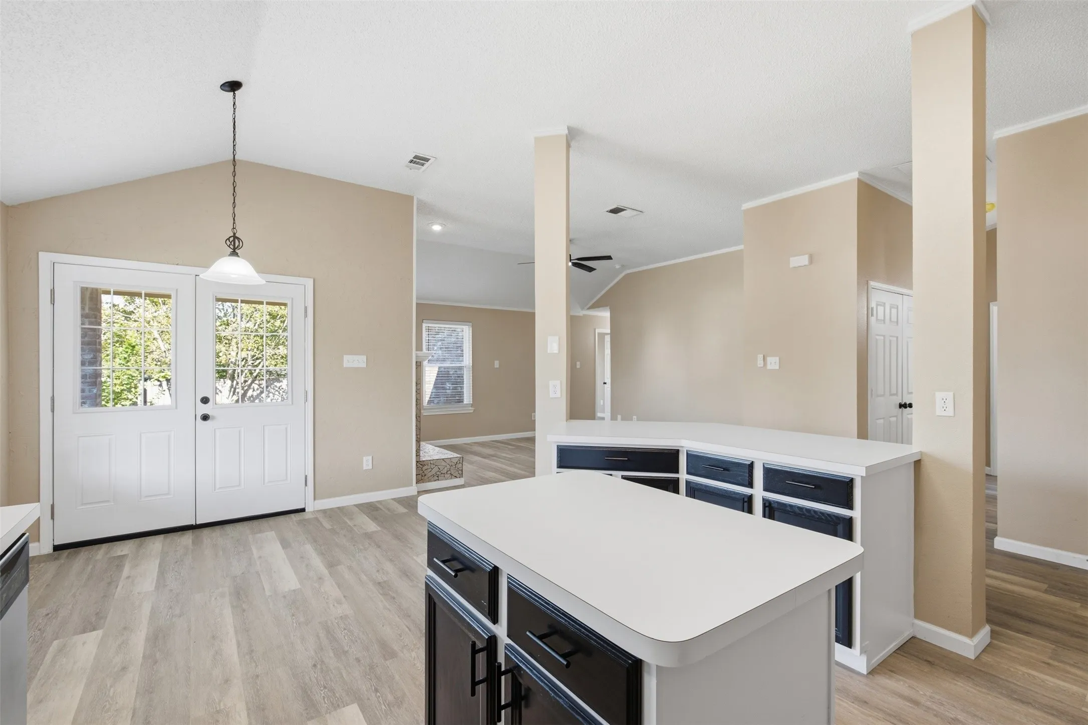 BREAKFAST AREA OFF KITCHEN