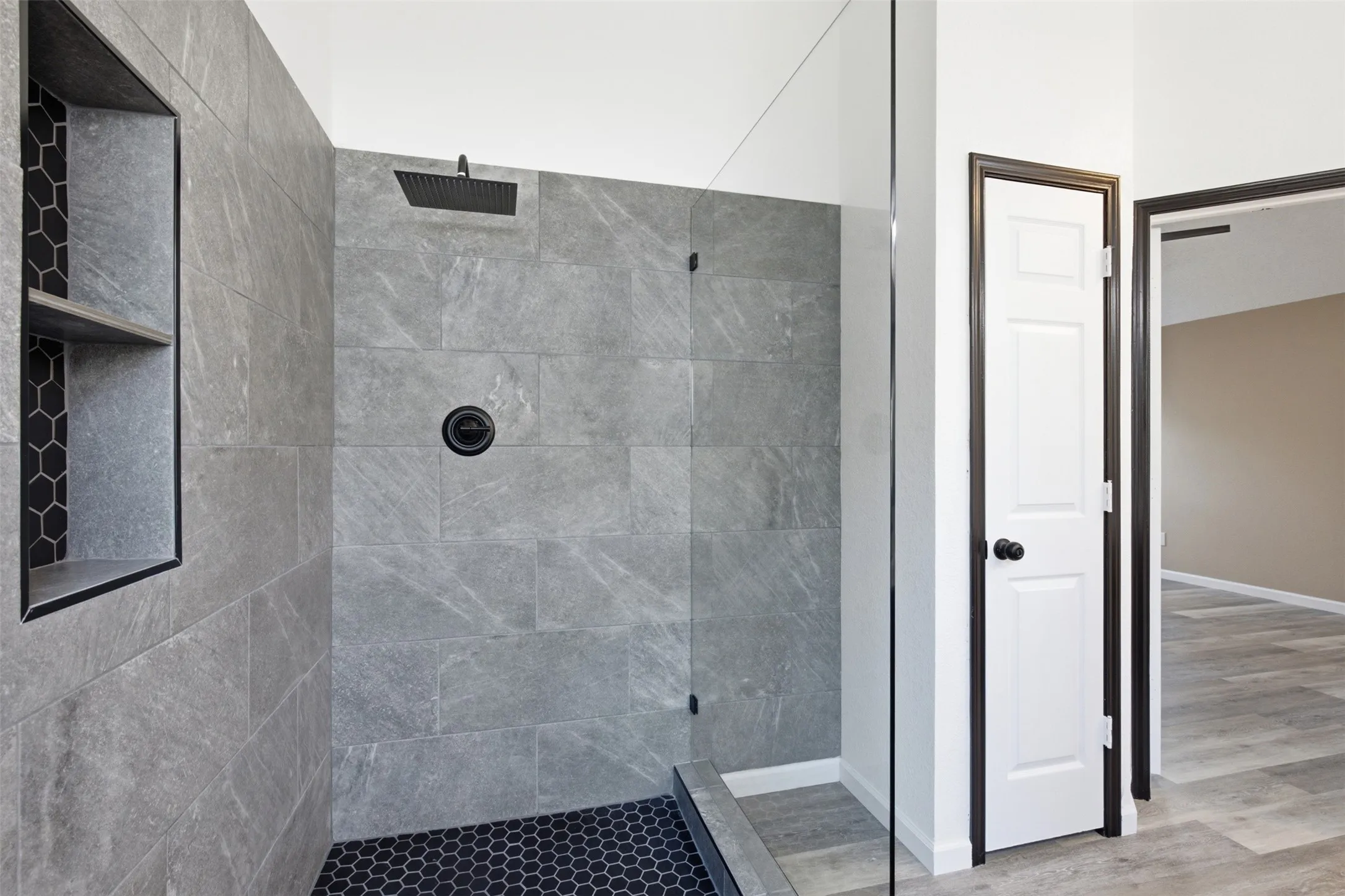 OVERSIZED SHOWER IN PRIMARY BATH