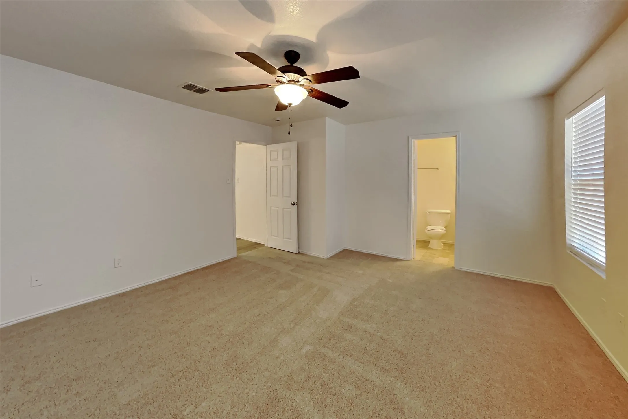 Single Family Residence For Rent in Tarrant County , 6712 Meadow Way Lane, Fort Worth, Texas 76179, 4 Bedroom, 2 Bathroom, 2 Garage spaces, 1,550 Sqft, built in 2005, mls#21408997, Real Estate Agent in Fort Worth, Homes For Rent in Tarrant county, Homes For Rent in Fort Worth, Realtor in Fort Worth Texas, Real Estate Brokerage Independent Realty Texas, Luminita Cordes Realtor