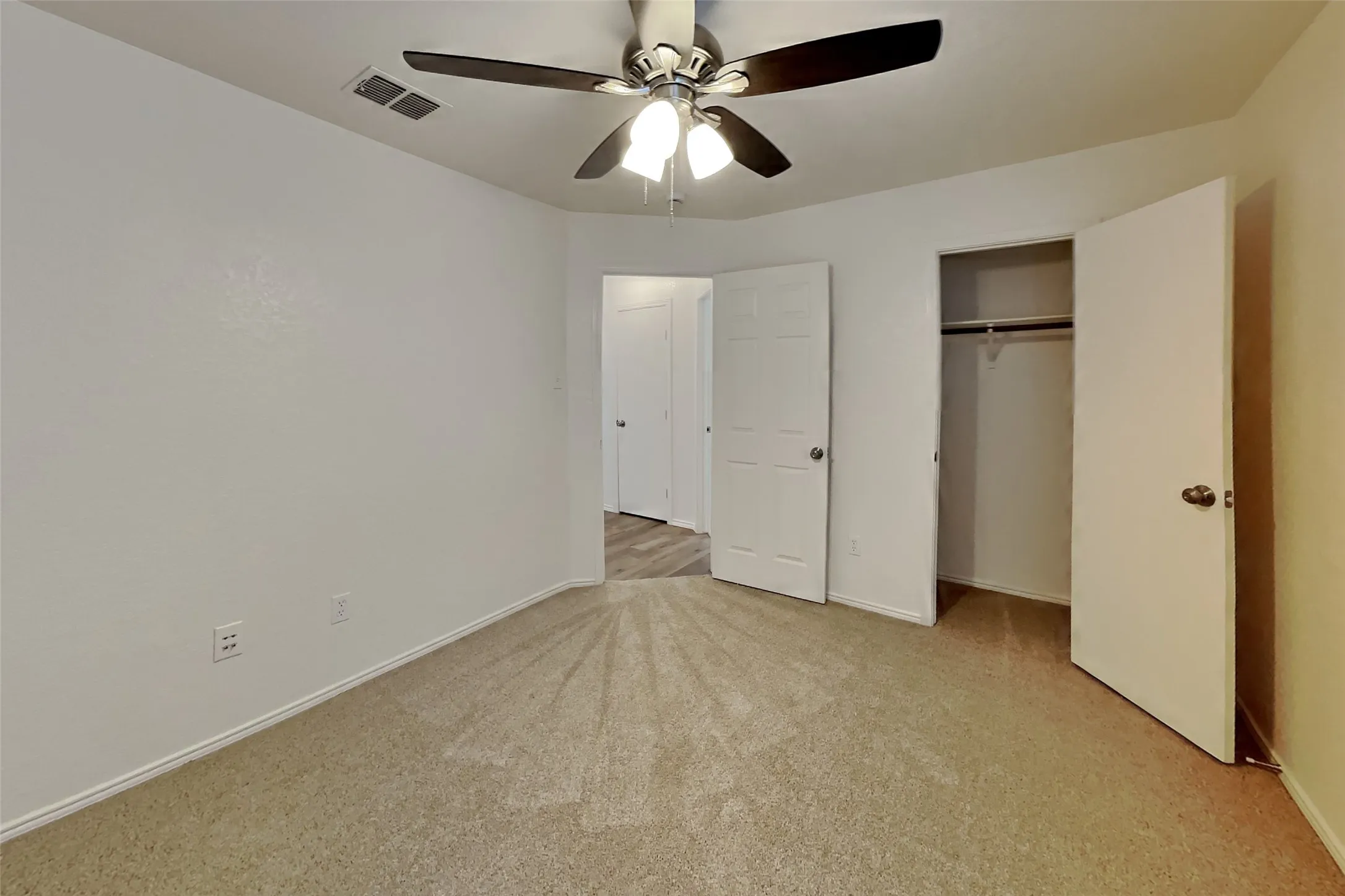 Single Family Residence For Rent in Tarrant County , 6712 Meadow Way Lane, Fort Worth, Texas 76179, 4 Bedroom, 2 Bathroom, 2 Garage spaces, 1,550 Sqft, built in 2005, mls#21408997, Real Estate Agent in Fort Worth, Homes For Rent in Tarrant county, Homes For Rent in Fort Worth, Realtor in Fort Worth Texas, Real Estate Brokerage Independent Realty Texas, Luminita Cordes Realtor