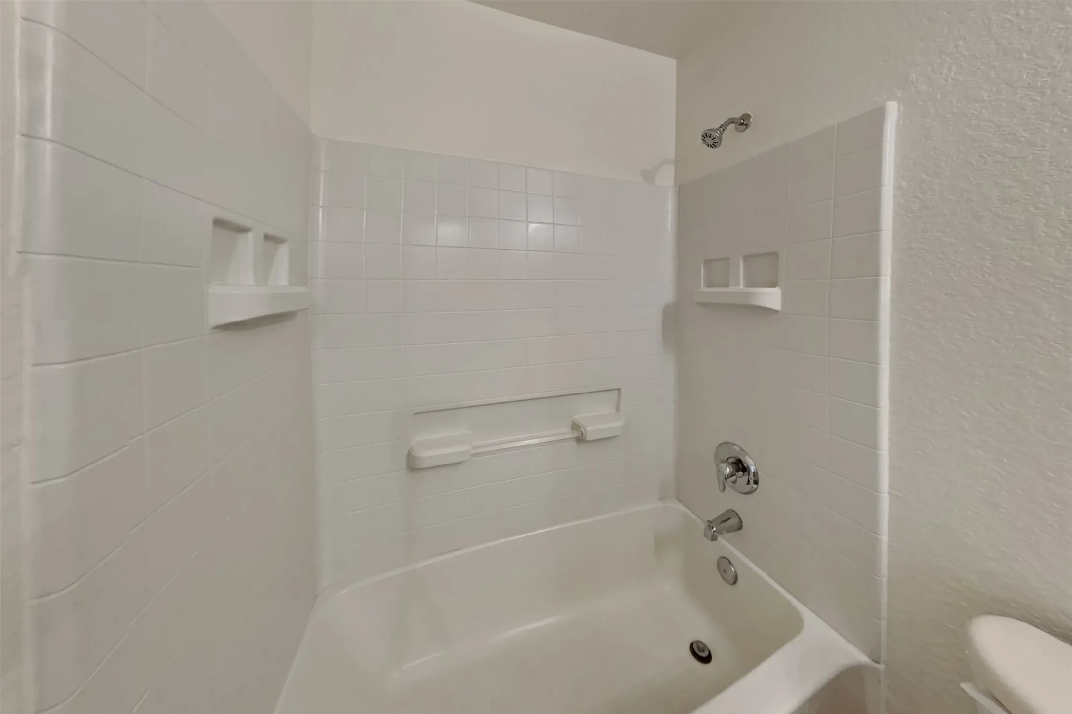 Single Family Residence For Rent in Tarrant County , 6712 Meadow Way Lane, Fort Worth, Texas 76179, 4 Bedroom, 2 Bathroom, 2 Garage spaces, 1,550 Sqft, built in 2005, mls#21408997, Real Estate Agent in Fort Worth, Homes For Rent in Tarrant county, Homes For Rent in Fort Worth, Realtor in Fort Worth Texas, Real Estate Brokerage Independent Realty Texas, Luminita Cordes Realtor