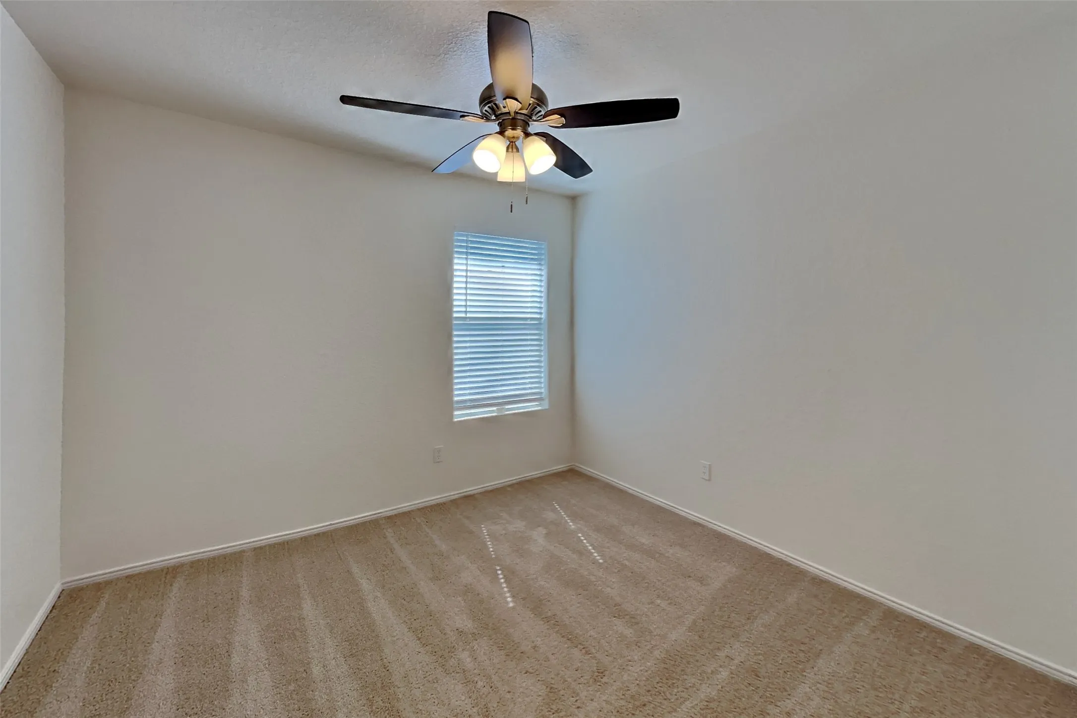 Single Family Residence For Rent in Tarrant County , 6712 Meadow Way Lane, Fort Worth, Texas 76179, 4 Bedroom, 2 Bathroom, 2 Garage spaces, 1,550 Sqft, built in 2005, mls#21408997, Real Estate Agent in Fort Worth, Homes For Rent in Tarrant county, Homes For Rent in Fort Worth, Realtor in Fort Worth Texas, Real Estate Brokerage Independent Realty Texas, Luminita Cordes Realtor