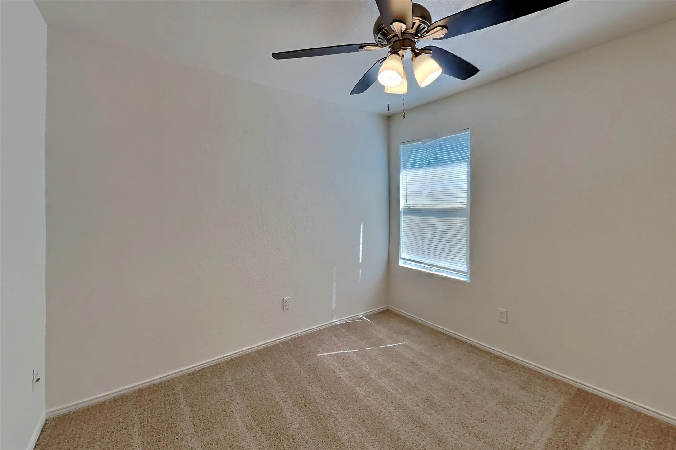 Single Family Residence For Rent in Tarrant County , 6712 Meadow Way Lane, Fort Worth, Texas 76179, 4 Bedroom, 2 Bathroom, 2 Garage spaces, 1,550 Sqft, built in 2005, mls#21408997, Real Estate Agent in Fort Worth, Homes For Rent in Tarrant county, Homes For Rent in Fort Worth, Realtor in Fort Worth Texas, Real Estate Brokerage Independent Realty Texas, Luminita Cordes Realtor