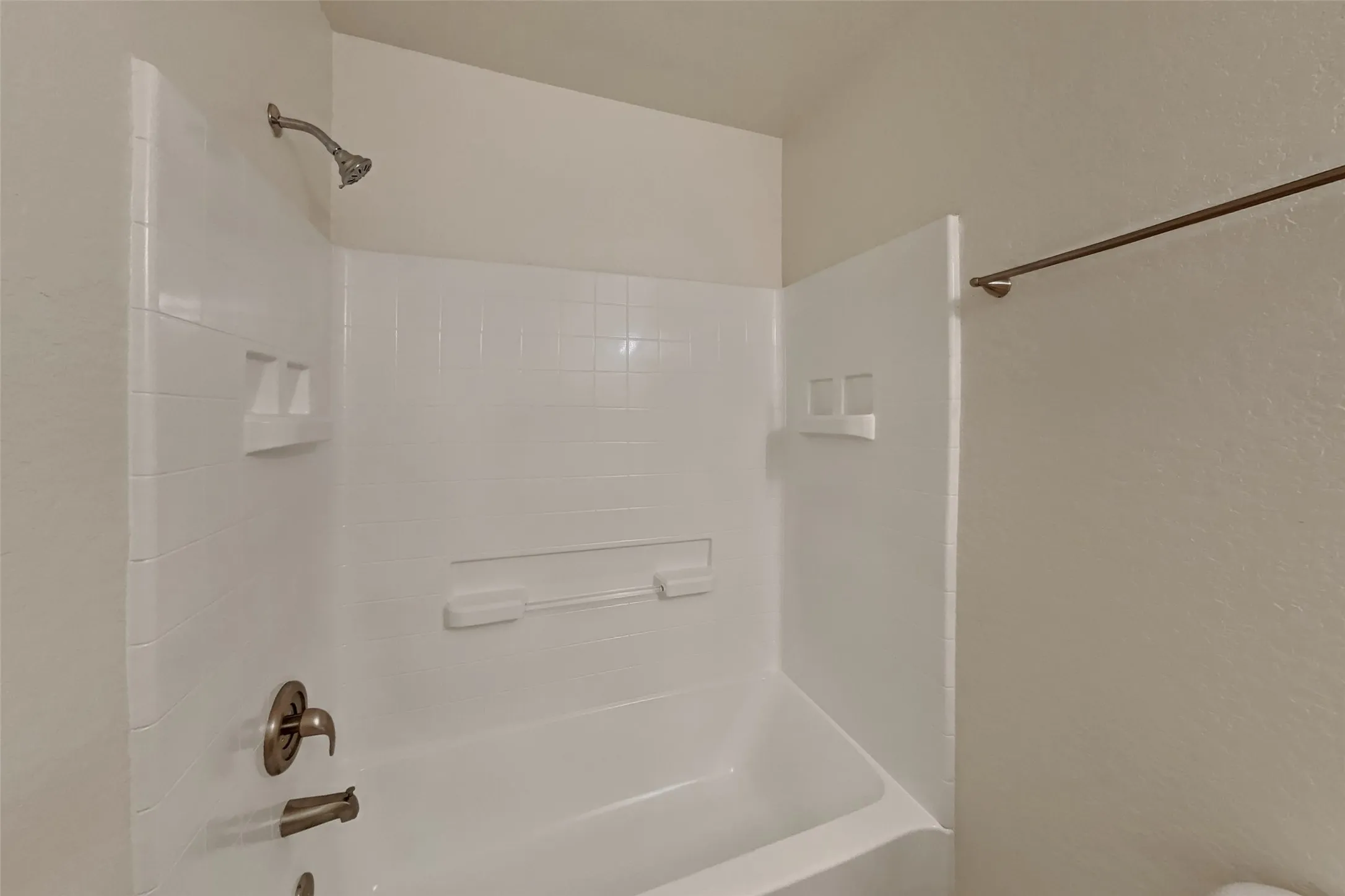 Single Family Residence For Rent in Tarrant County , 6712 Meadow Way Lane, Fort Worth, Texas 76179, 4 Bedroom, 2 Bathroom, 2 Garage spaces, 1,550 Sqft, built in 2005, mls#21408997, Real Estate Agent in Fort Worth, Homes For Rent in Tarrant county, Homes For Rent in Fort Worth, Realtor in Fort Worth Texas, Real Estate Brokerage Independent Realty Texas, Luminita Cordes Realtor