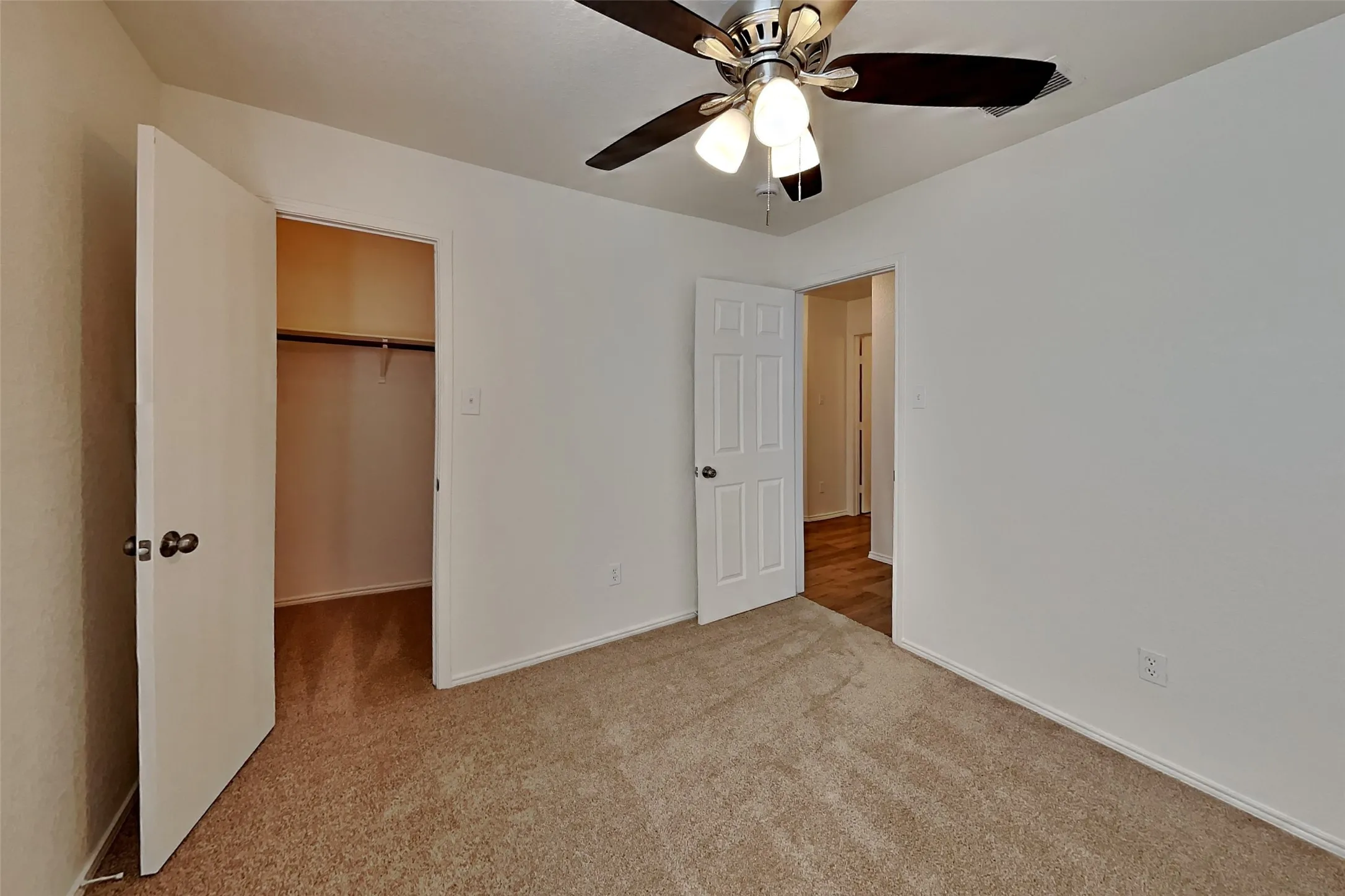 Single Family Residence For Rent in Tarrant County , 6712 Meadow Way Lane, Fort Worth, Texas 76179, 4 Bedroom, 2 Bathroom, 2 Garage spaces, 1,550 Sqft, built in 2005, mls#21408997, Real Estate Agent in Fort Worth, Homes For Rent in Tarrant county, Homes For Rent in Fort Worth, Realtor in Fort Worth Texas, Real Estate Brokerage Independent Realty Texas, Luminita Cordes Realtor