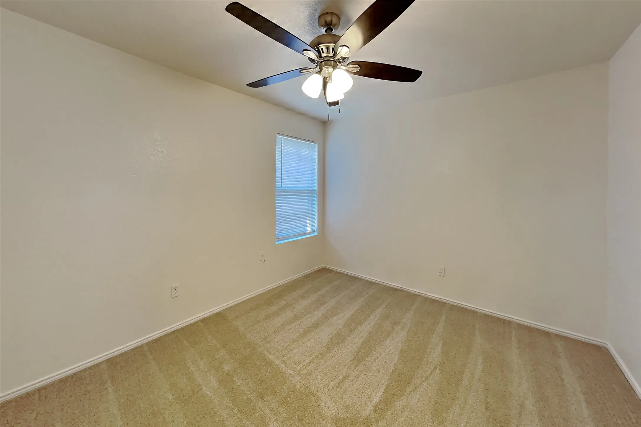 Single Family Residence For Rent in Tarrant County , 6712 Meadow Way Lane, Fort Worth, Texas 76179, 4 Bedroom, 2 Bathroom, 2 Garage spaces, 1,550 Sqft, built in 2005, mls#21408997, Real Estate Agent in Fort Worth, Homes For Rent in Tarrant county, Homes For Rent in Fort Worth, Realtor in Fort Worth Texas, Real Estate Brokerage Independent Realty Texas, Luminita Cordes Realtor