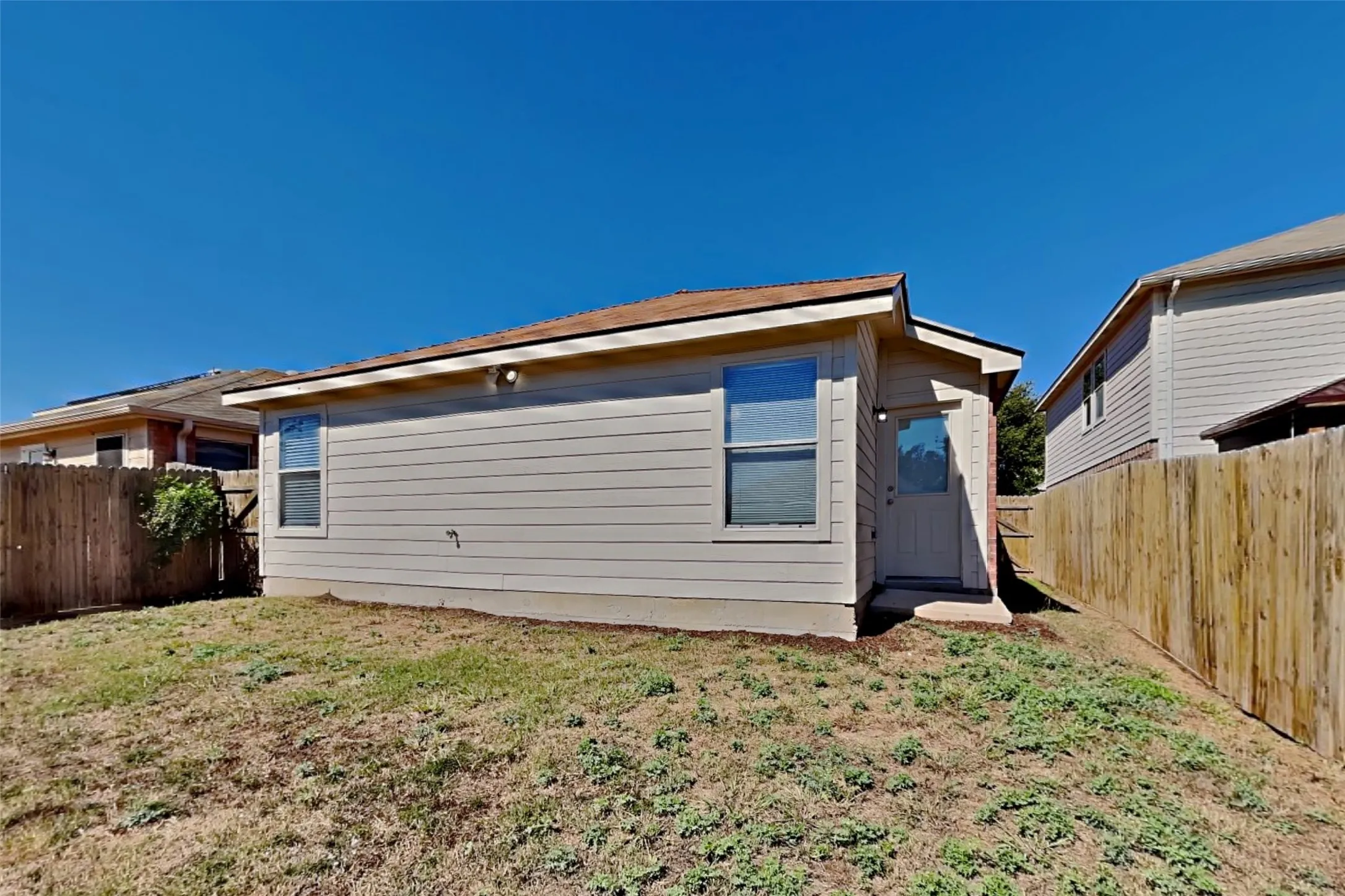 Single Family Residence For Rent in Tarrant County , 6712 Meadow Way Lane, Fort Worth, Texas 76179, 4 Bedroom, 2 Bathroom, 2 Garage spaces, 1,550 Sqft, built in 2005, mls#21408997, Real Estate Agent in Fort Worth, Homes For Rent in Tarrant county, Homes For Rent in Fort Worth, Realtor in Fort Worth Texas, Real Estate Brokerage Independent Realty Texas, Luminita Cordes Realtor