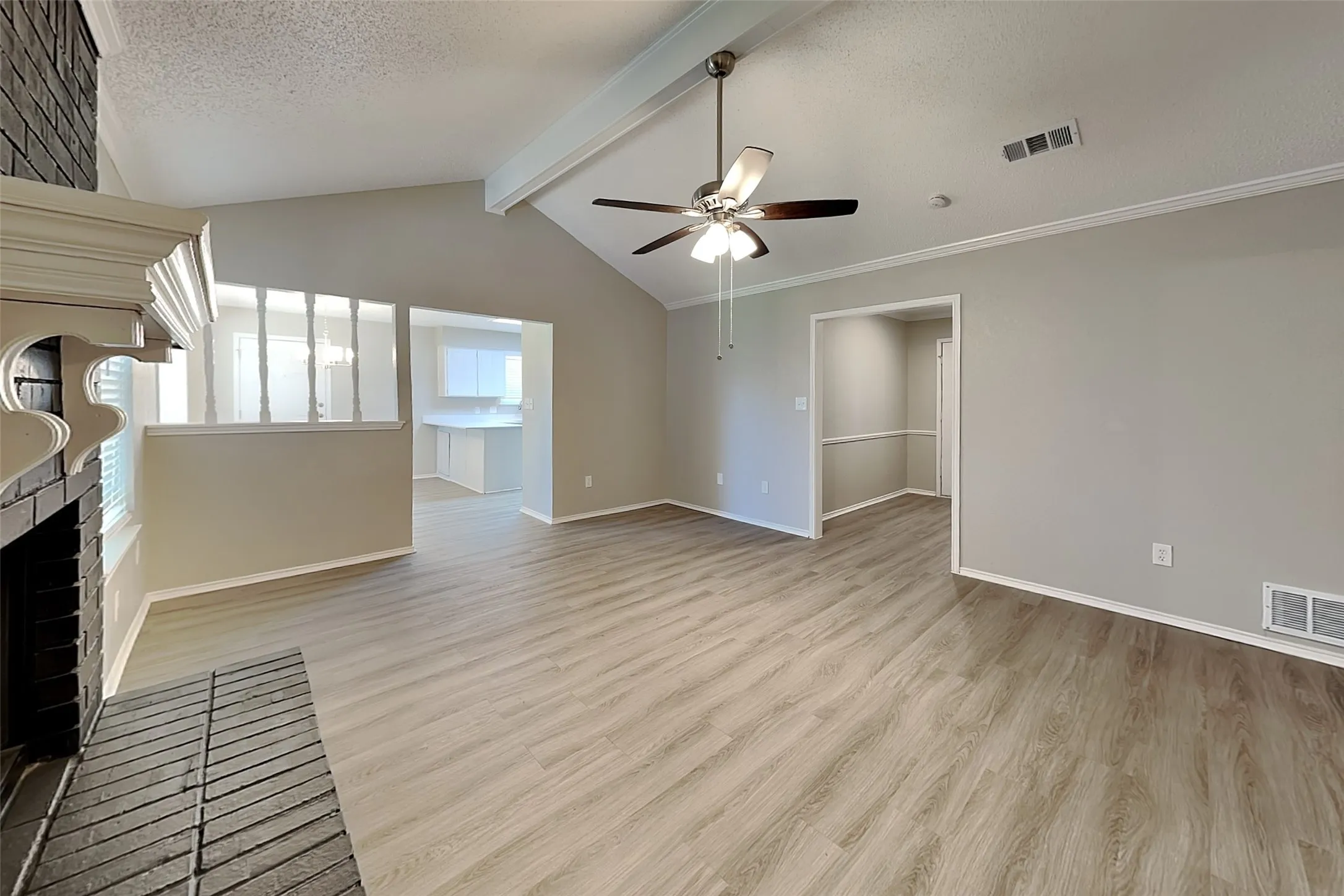 Single Family Residence For Rent in Tarrant County , 6633 Willow View Drive, Watauga, Texas 76148, 3 Bedroom, 2 Bathroom, 2 Garage spaces, 1,370 Sqft, built in 1983, mls#21408998, Real Estate Agent in Watauga, Homes For Rent in Tarrant county, Homes For Rent in Watauga, Realtor in Watauga Texas, Real Estate Brokerage Independent Realty Texas, Luminita Cordes Realtor