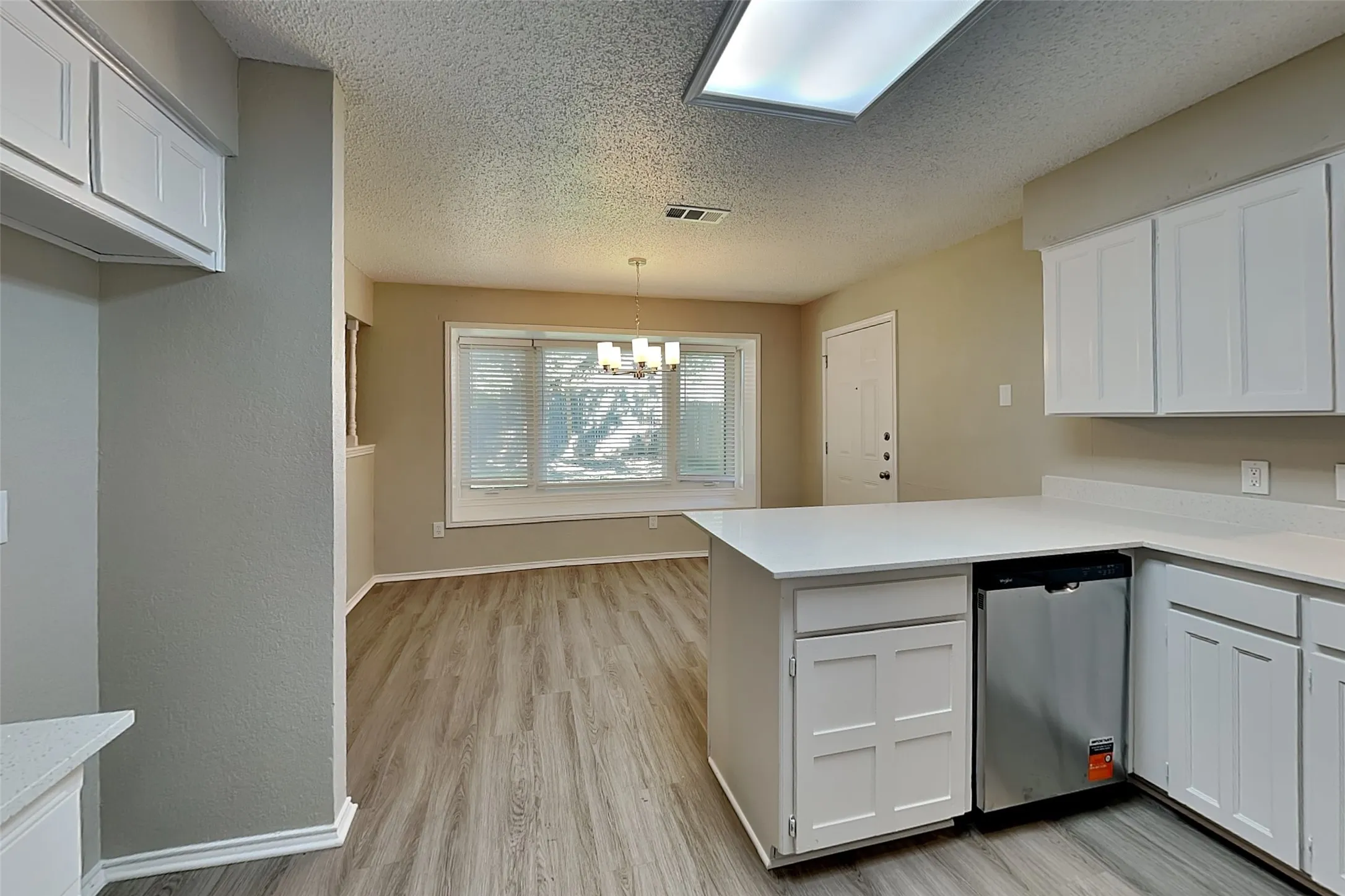 Single Family Residence For Rent in Tarrant County , 6633 Willow View Drive, Watauga, Texas 76148, 3 Bedroom, 2 Bathroom, 2 Garage spaces, 1,370 Sqft, built in 1983, mls#21408998, Real Estate Agent in Watauga, Homes For Rent in Tarrant county, Homes For Rent in Watauga, Realtor in Watauga Texas, Real Estate Brokerage Independent Realty Texas, Luminita Cordes Realtor